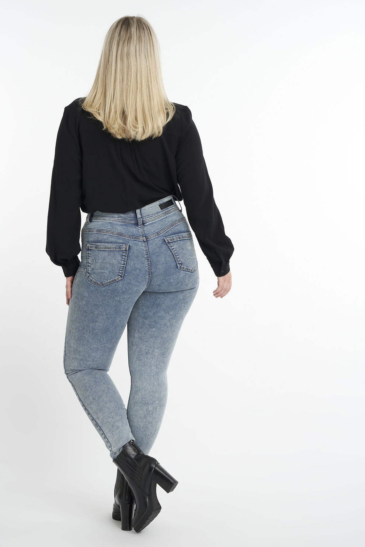 Jean moulant SCULPTS image number 3