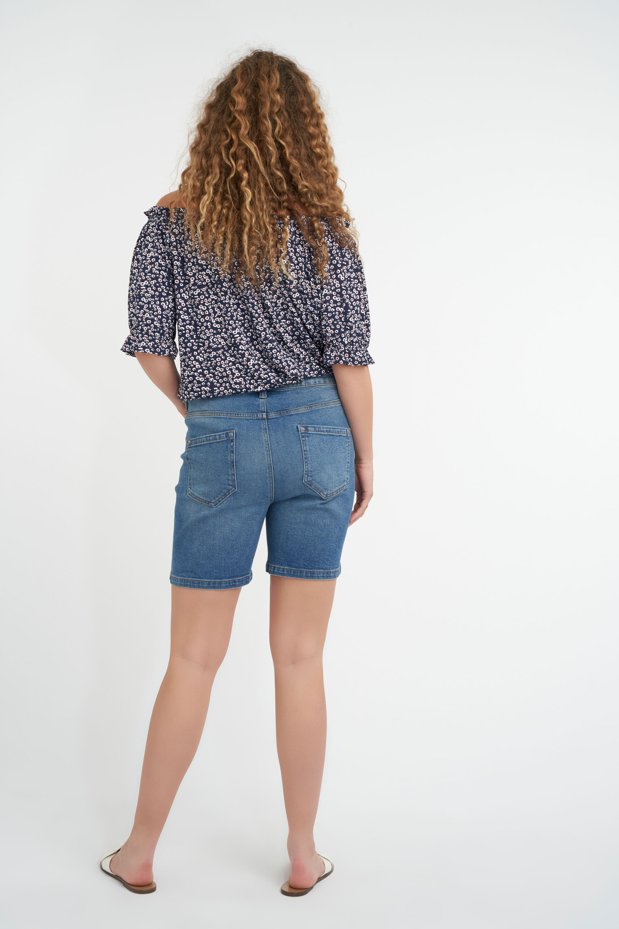Short en jean avec strass  image number 3