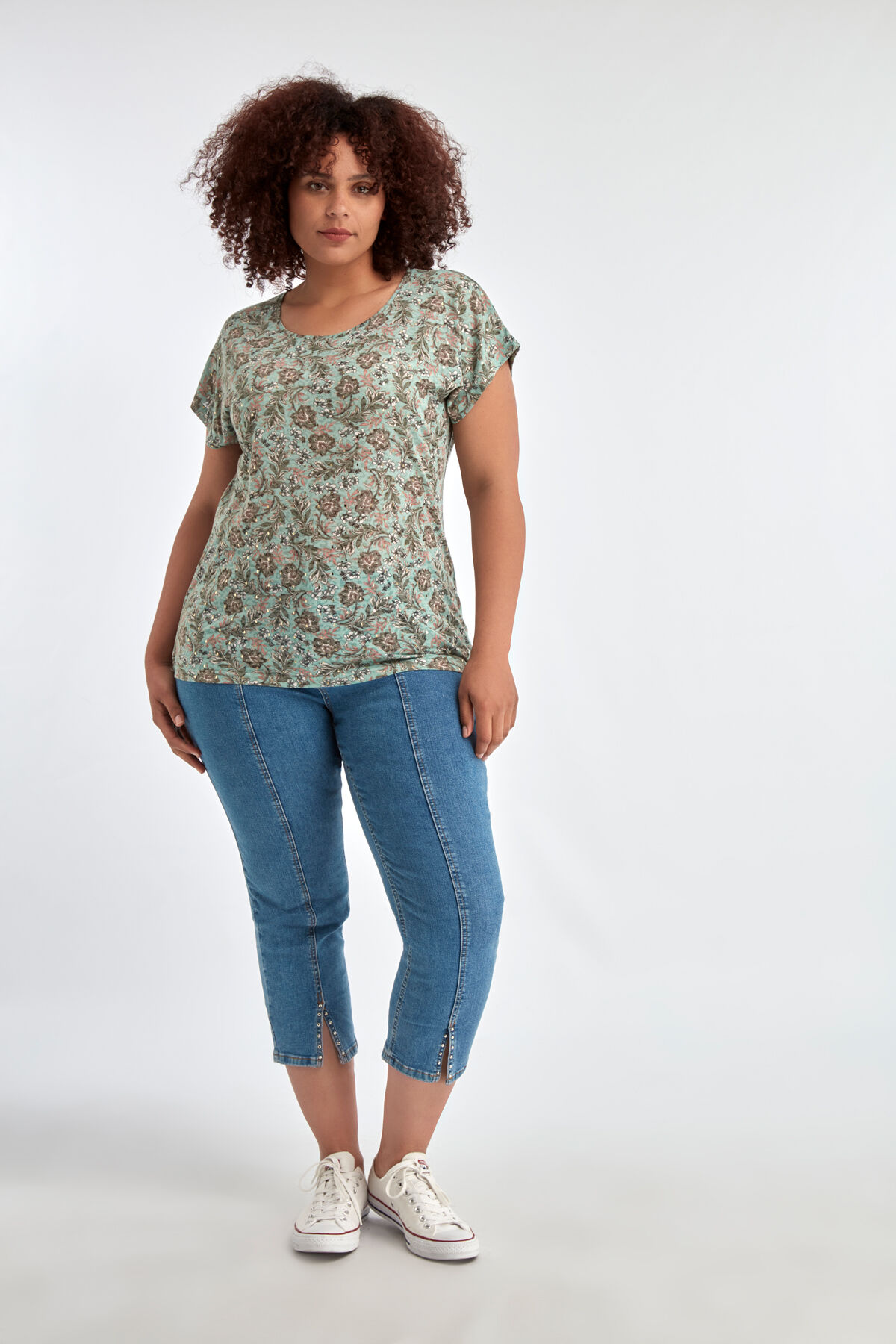 Jean skinny 7/8e avec clous et fente image number 6