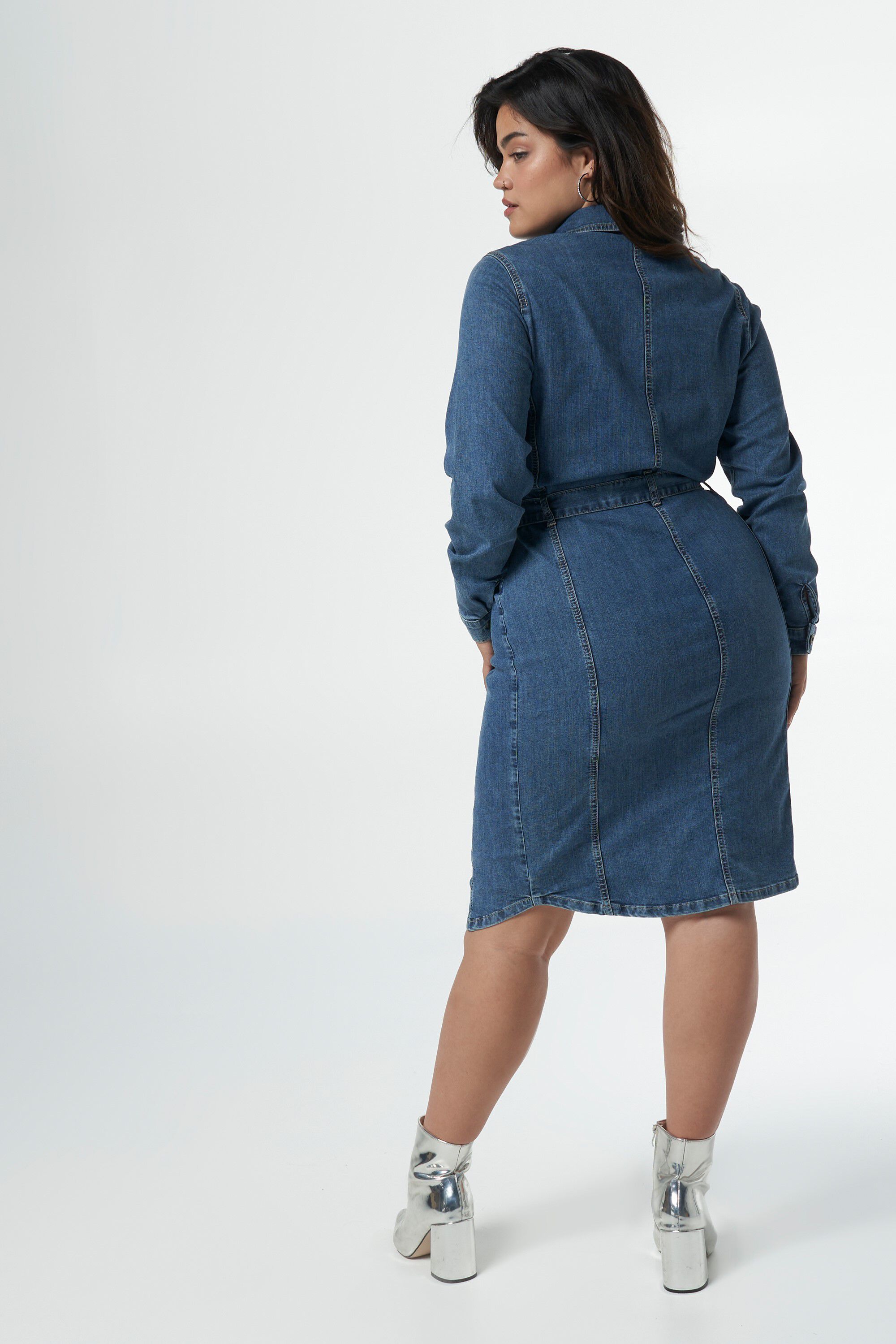 Robe boutonn&eacute;e en denim image number 3