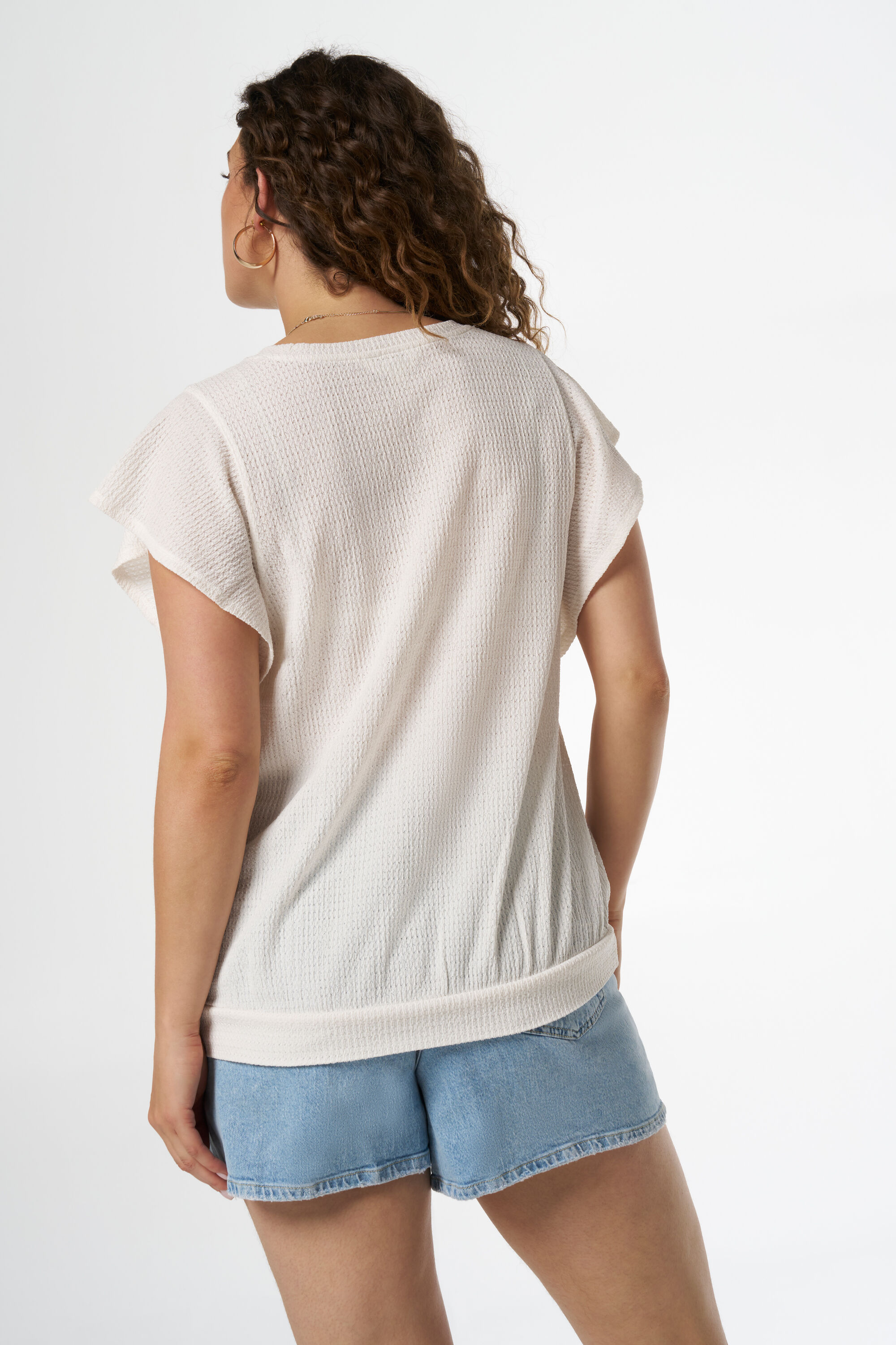 Haut textur&eacute; avec col en V image number 3