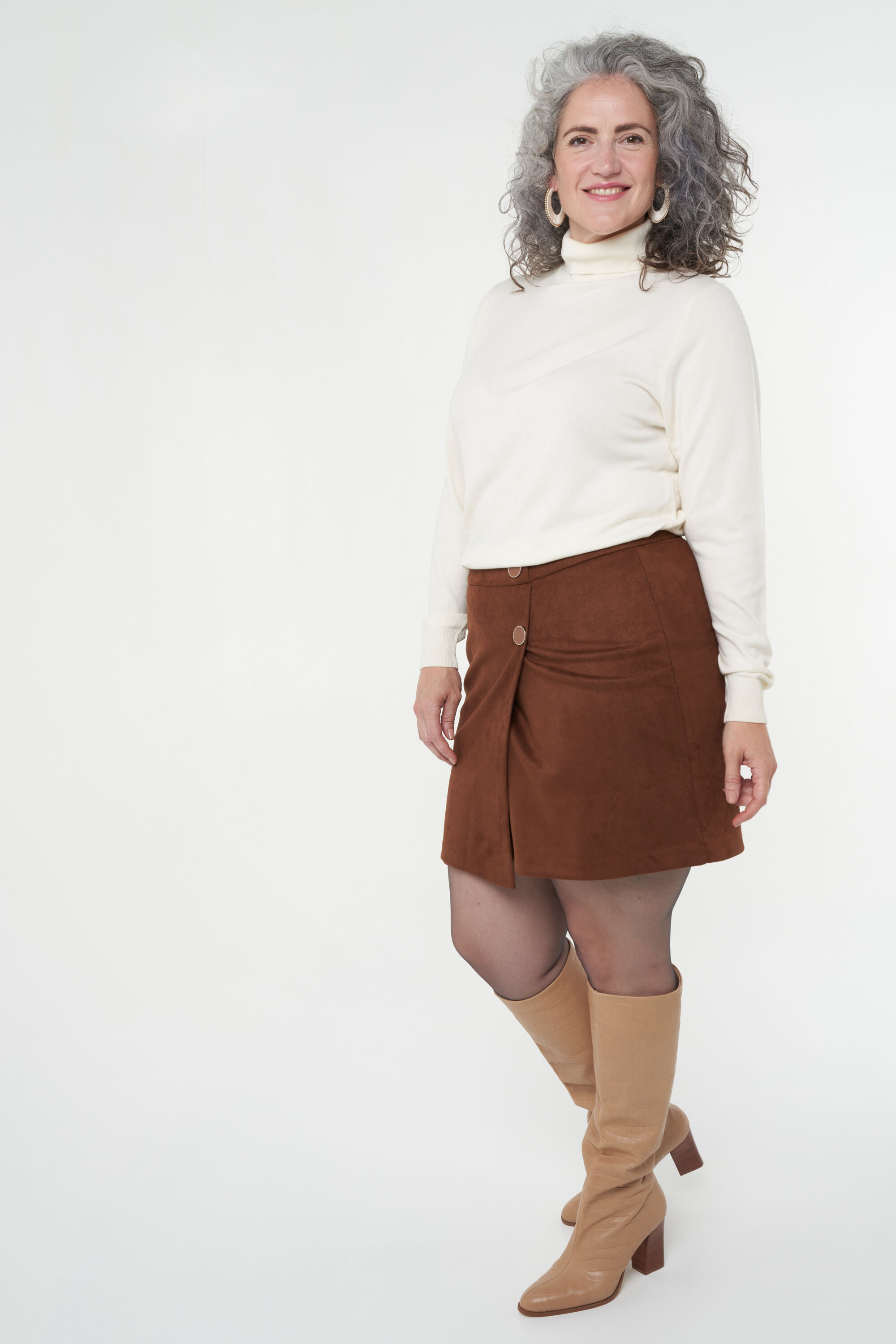 Jupe enveloppante en daim synth&eacute;tique image number 6