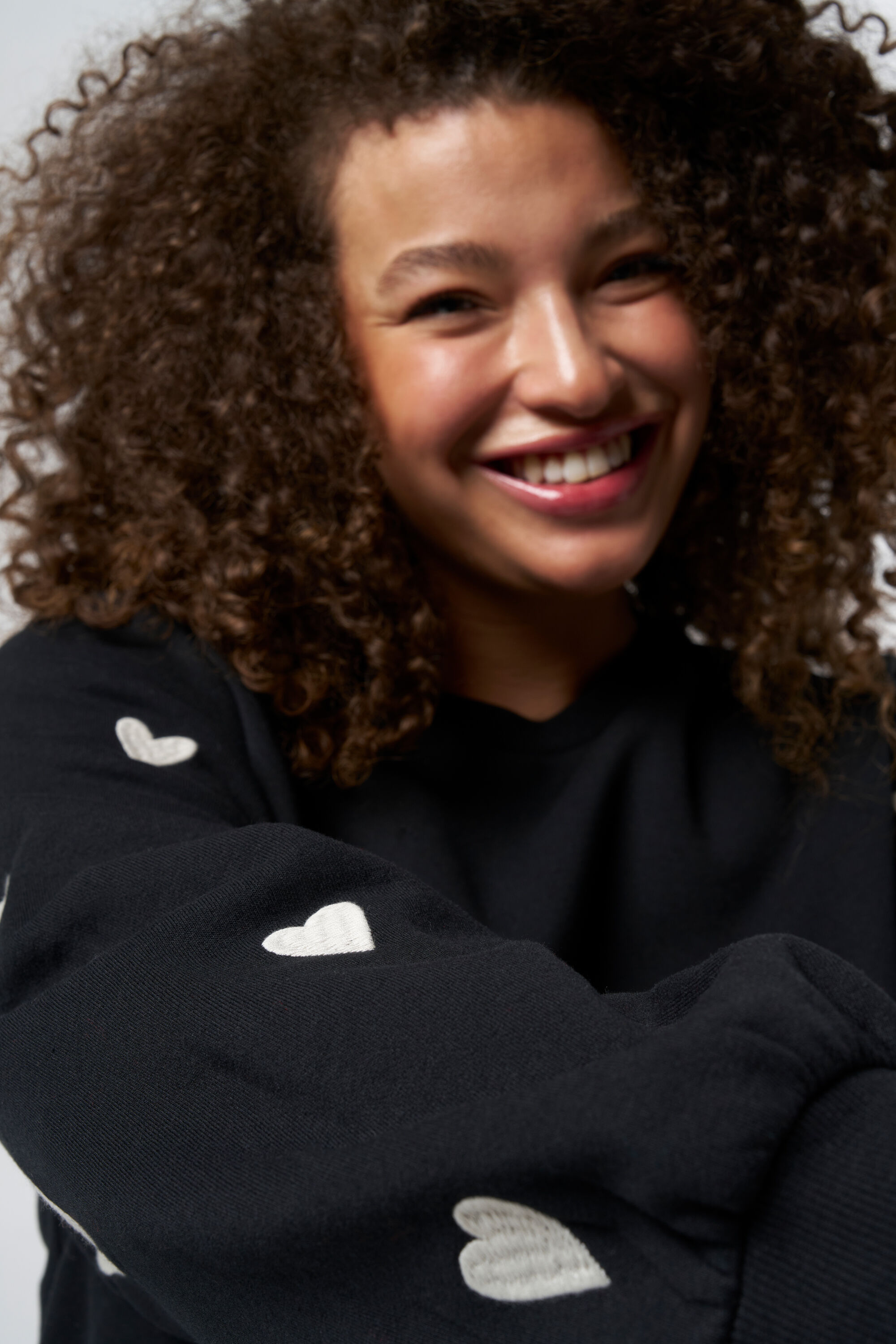 Pull avec motif en forme de c&oelig;ur image number 4