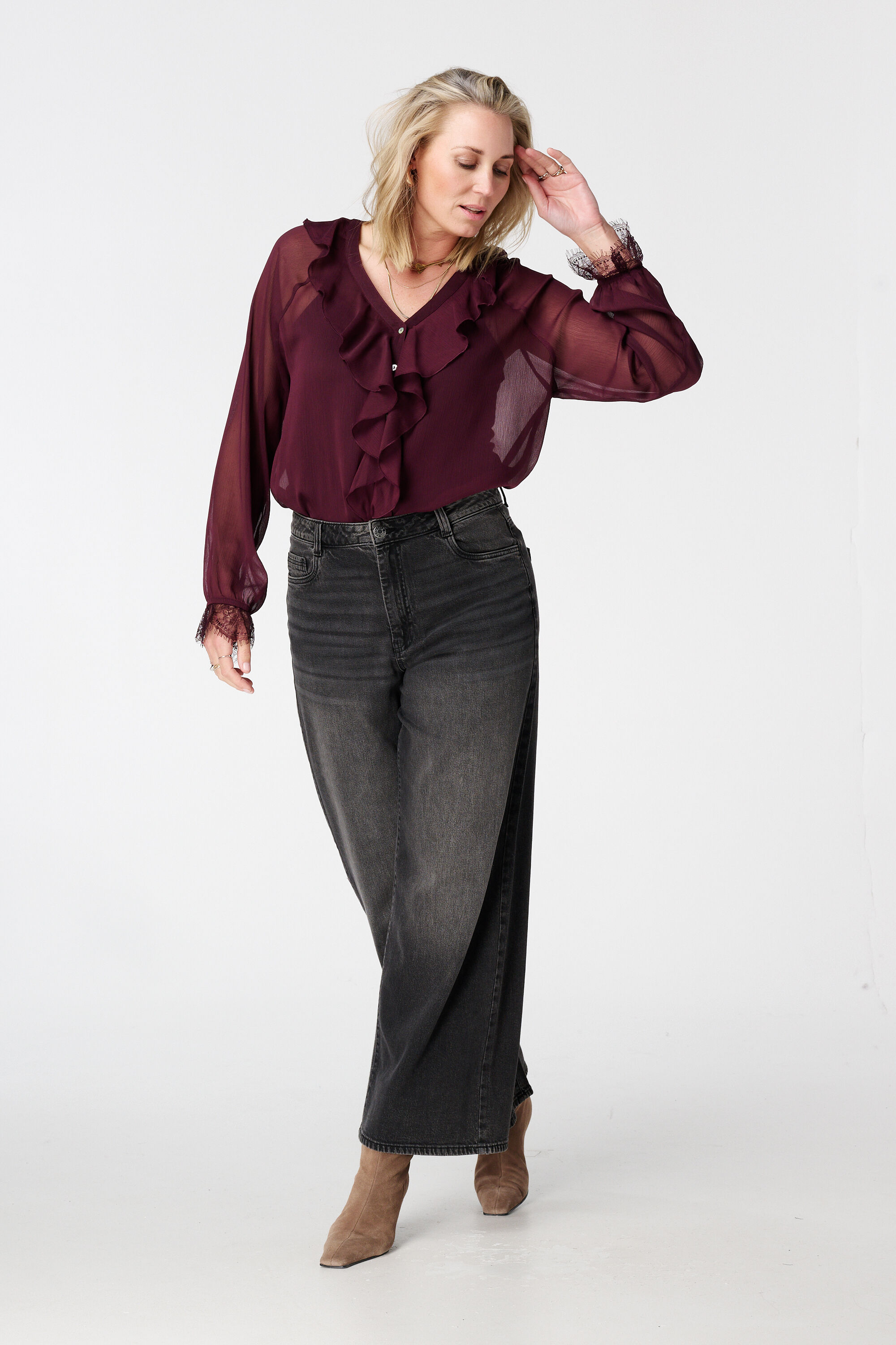 Blouse transparente avec volants et dentelle image number 5