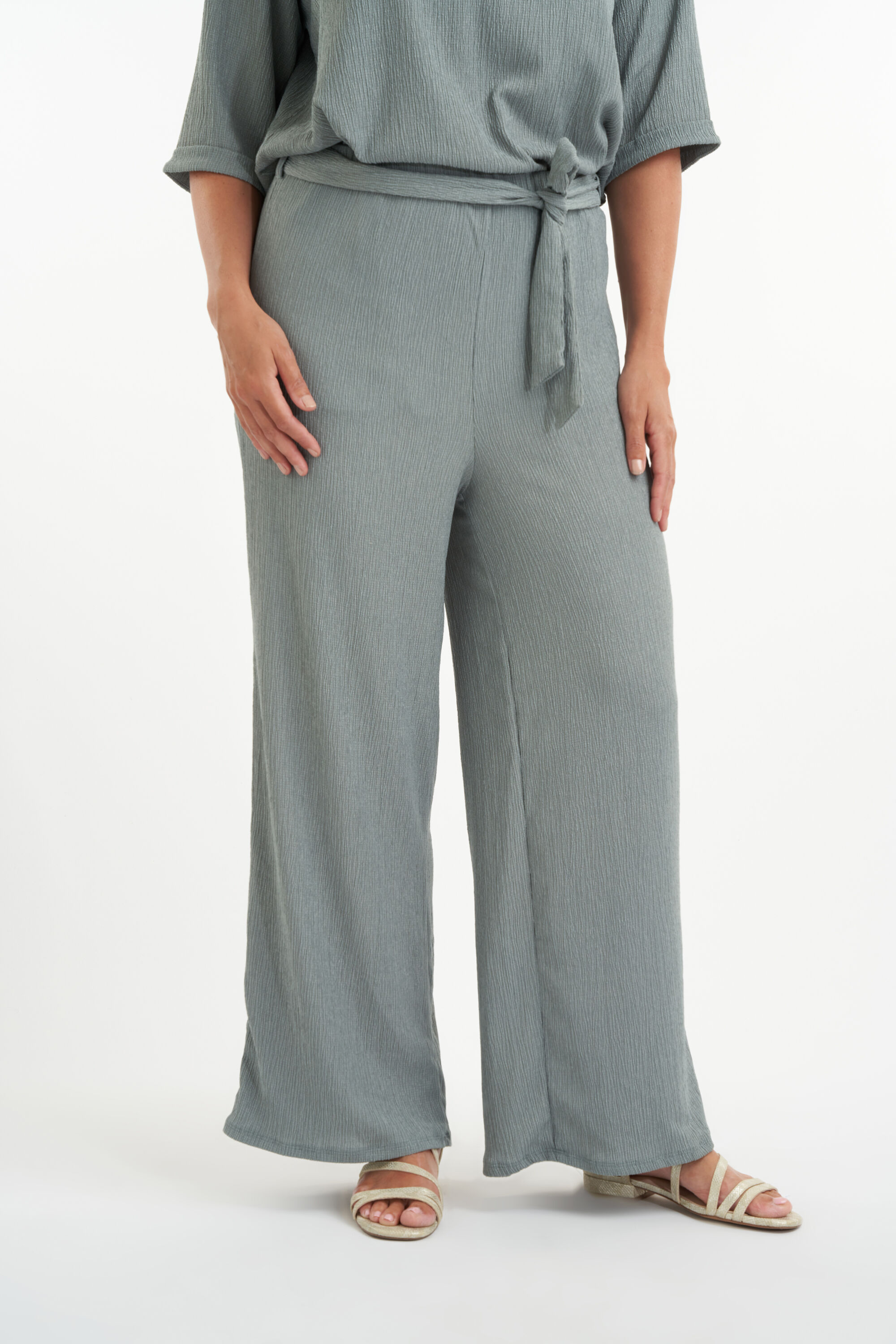 Pantalon coupe droite avec braguette boutonn&eacute;e