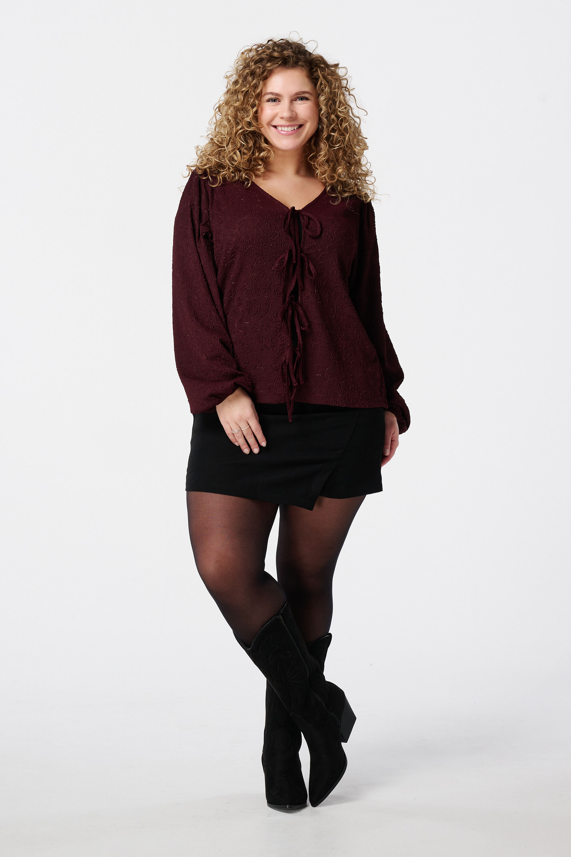 Haut avec d&eacute;tails en forme de n&oelig;ud image number 5