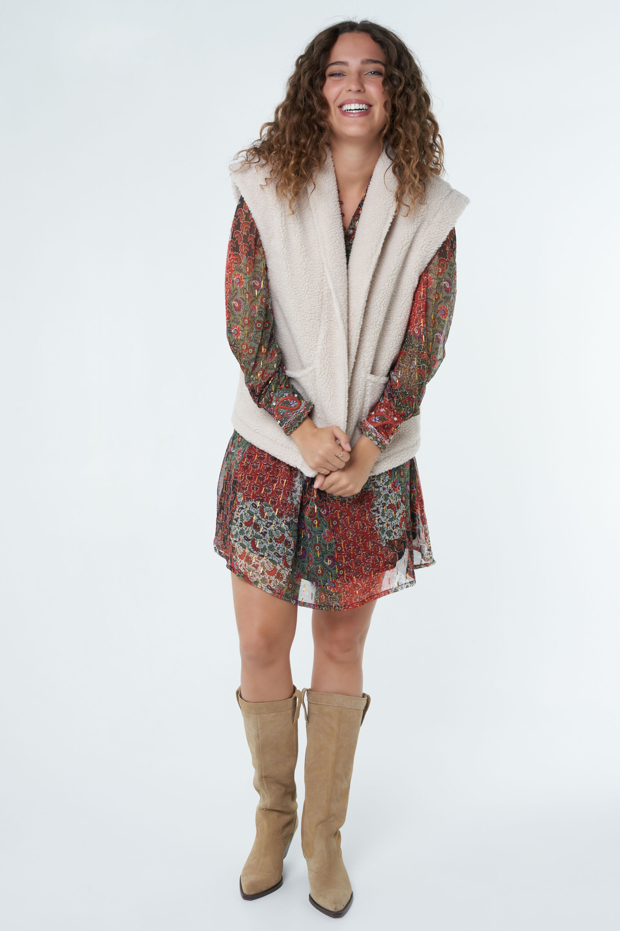 Gilet sans manches en fausse fourrure  image number 6