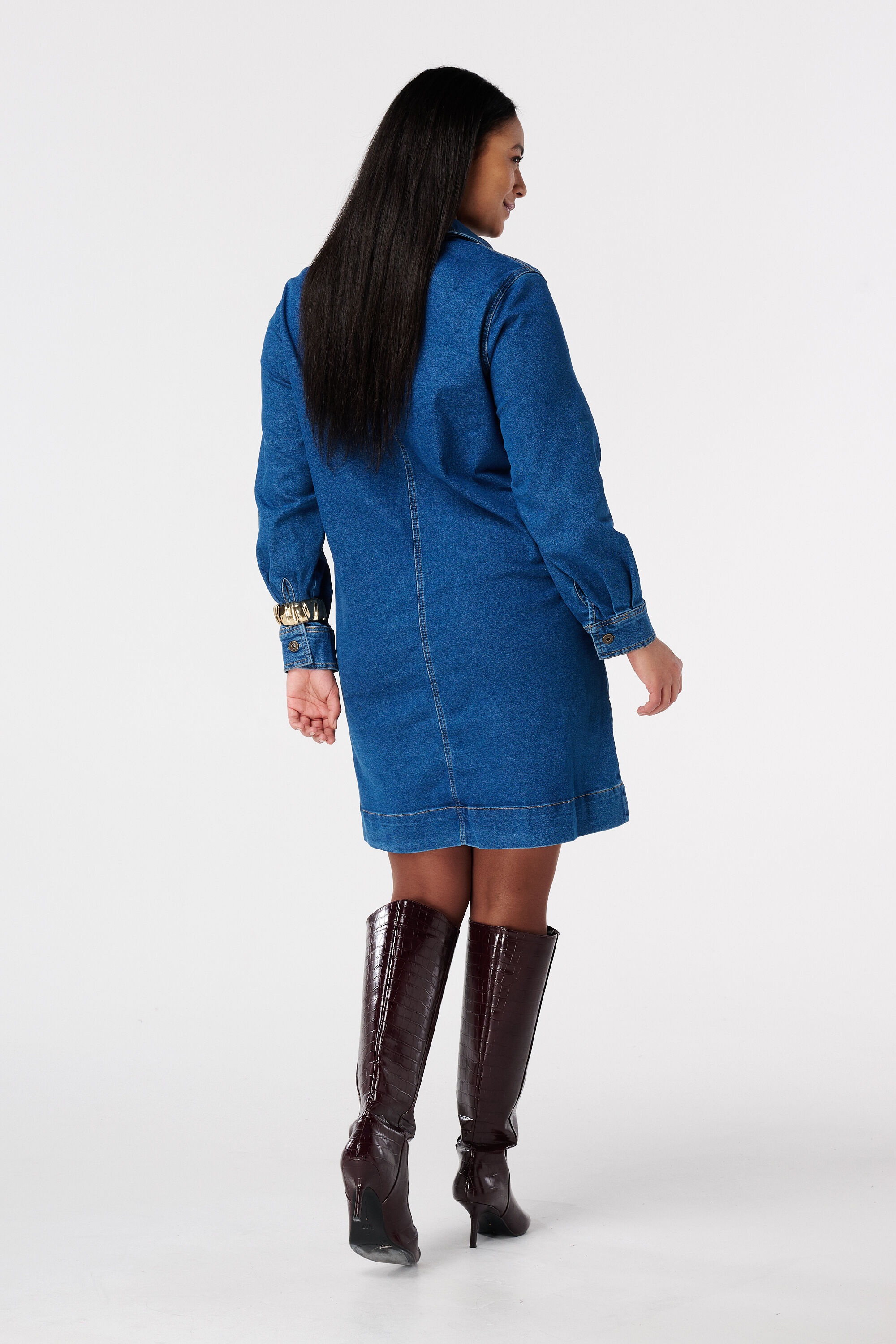 Robe en jean &agrave; encolure en V image number 3