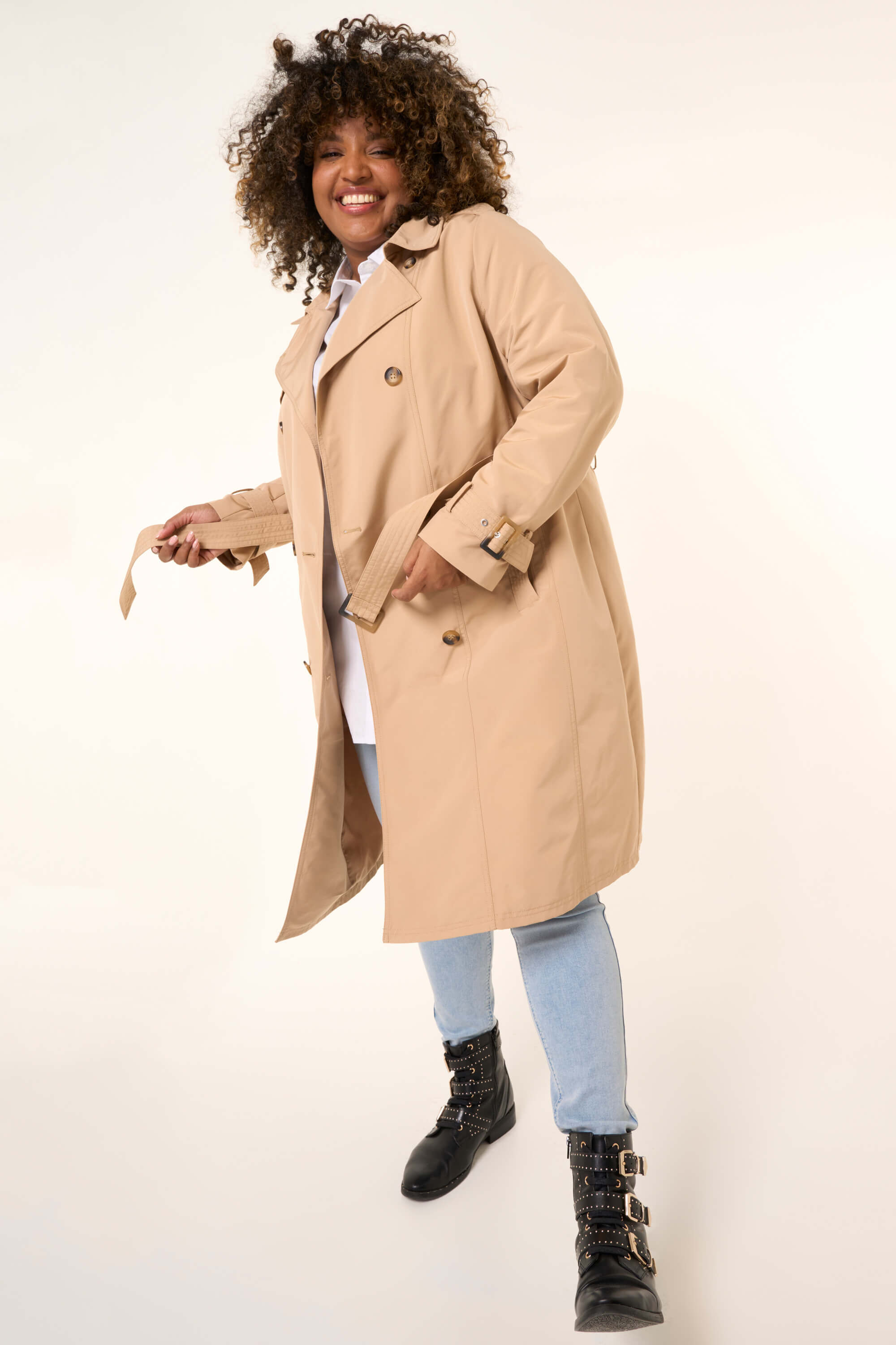 Trench-coat avec une ceinture  image number 5