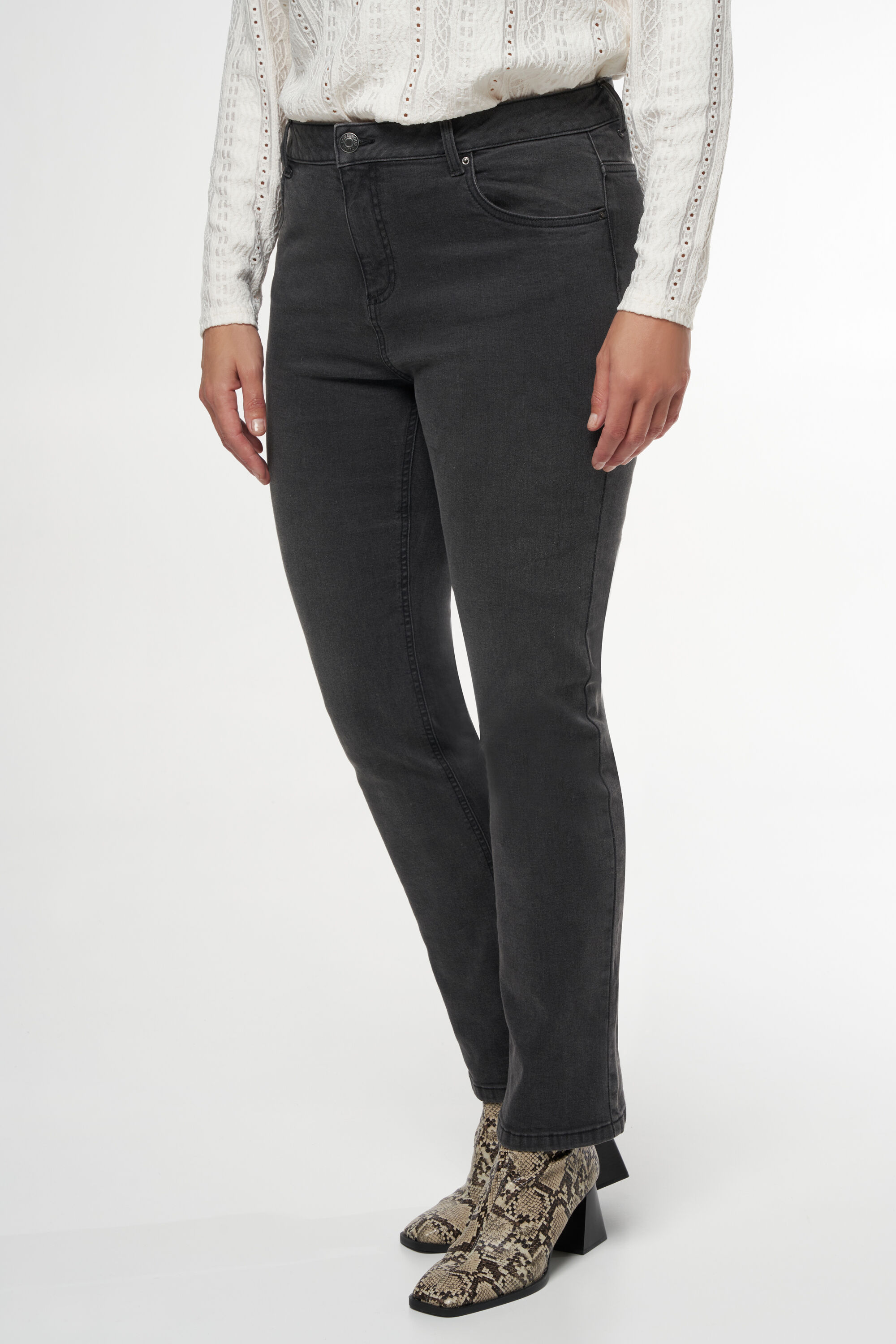 Jean &agrave; jambes droites LILY image number 6