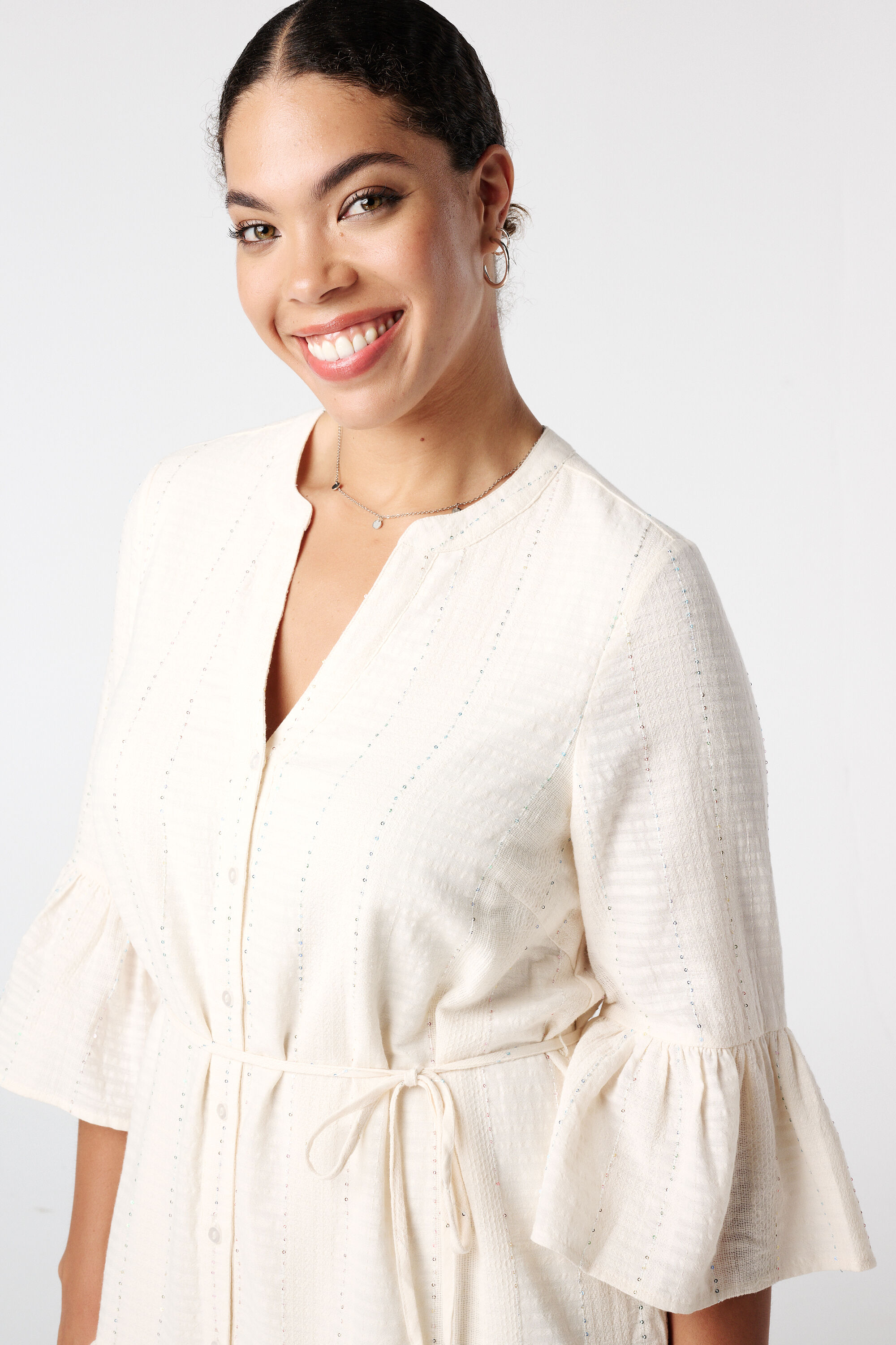 Robe avec d&eacute;tails paillet&eacute;s image number 4