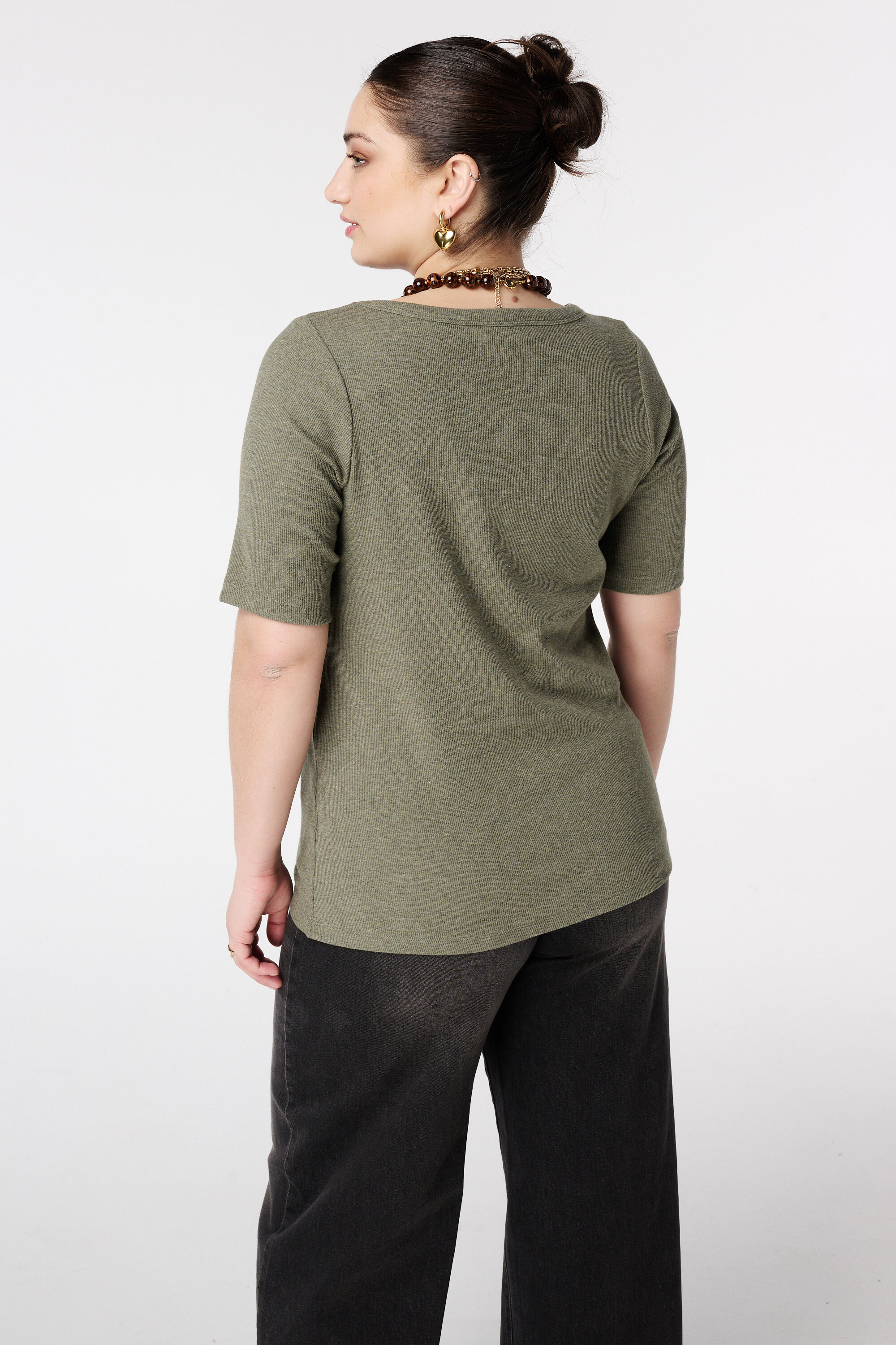 Top en maille c&ocirc;tel&eacute;e avec col en V image number 3