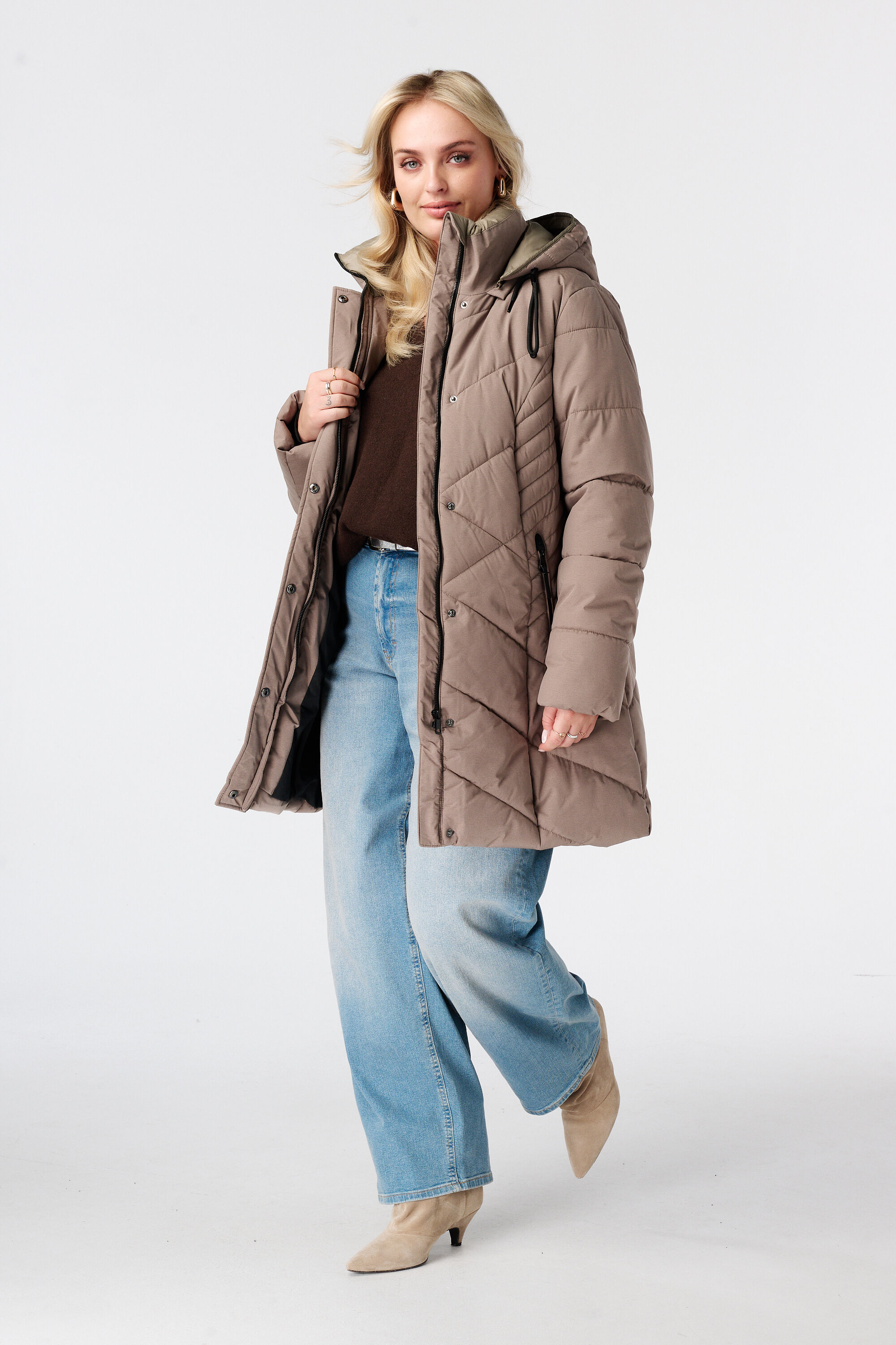 Veste matelass&eacute;e avec capuche image number 5