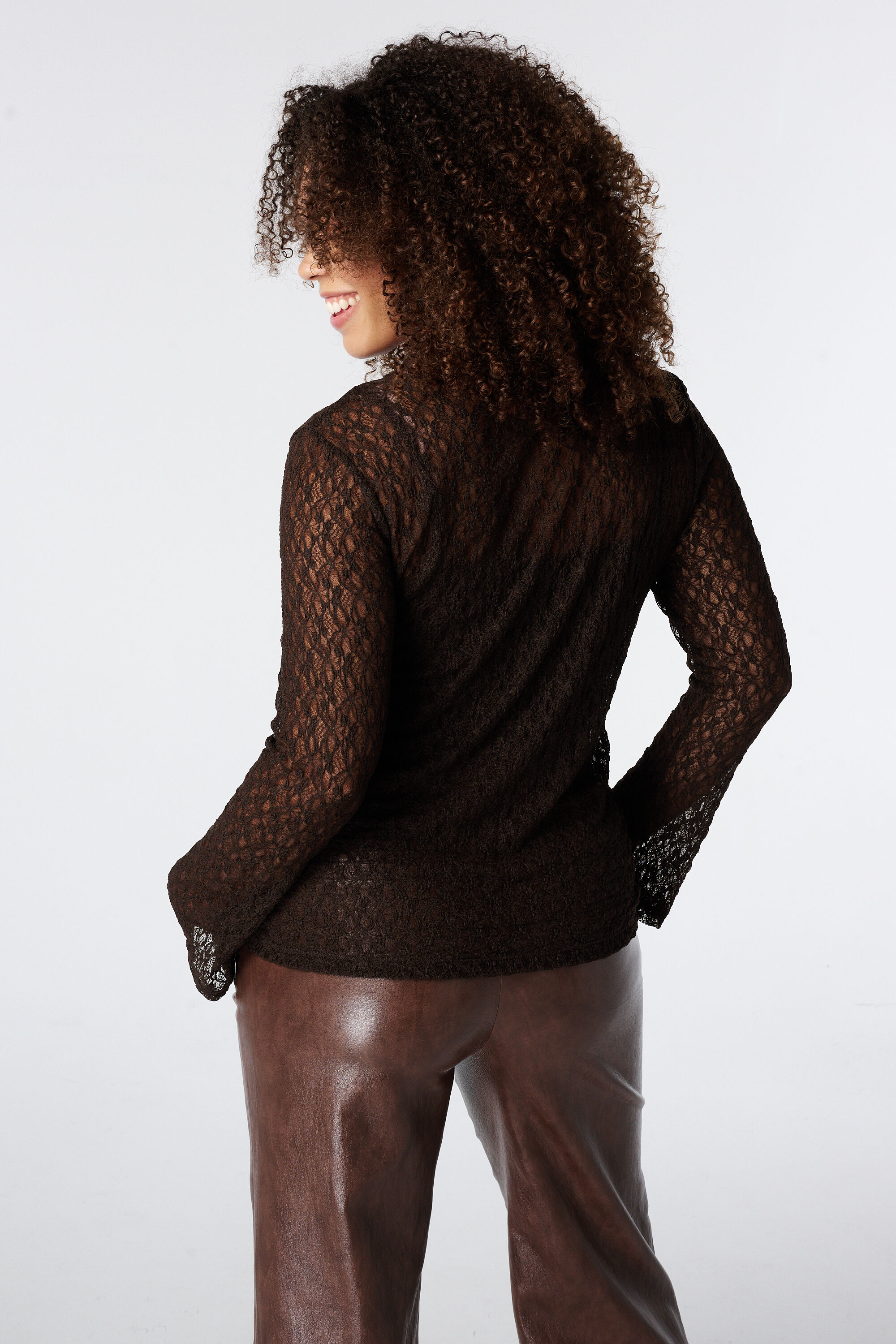 Top en dentelle image number 1