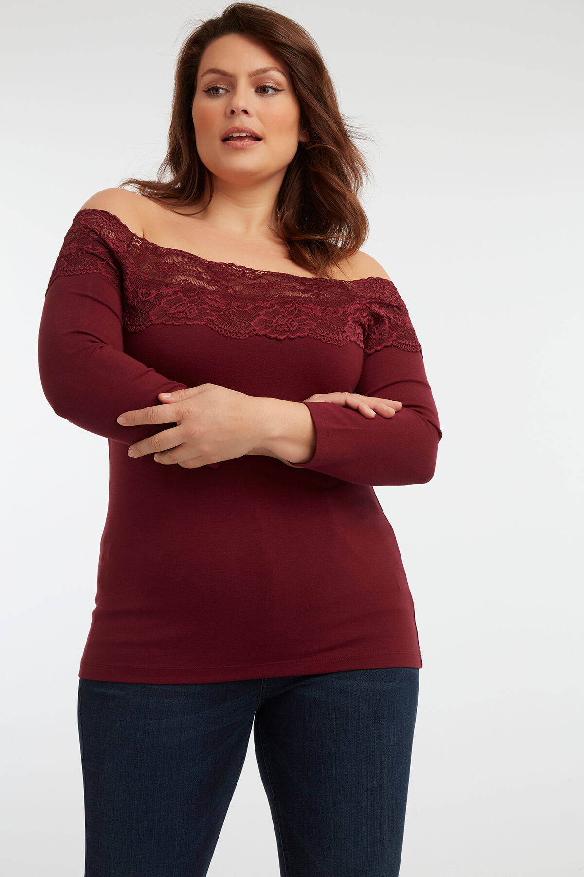 Haut bord&eacute; de dentelle image number 3