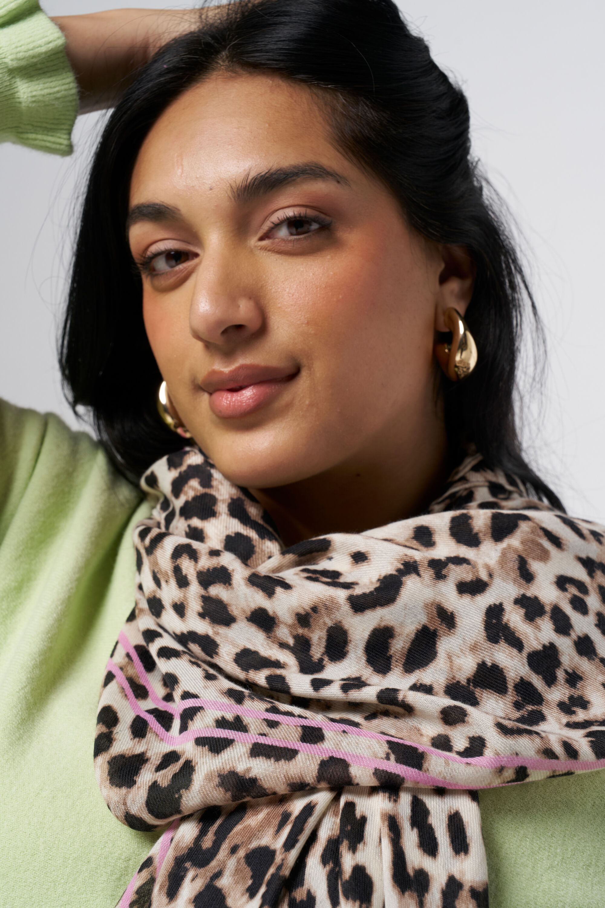 Foulard imprim&eacute; panth&egrave;re image number 3