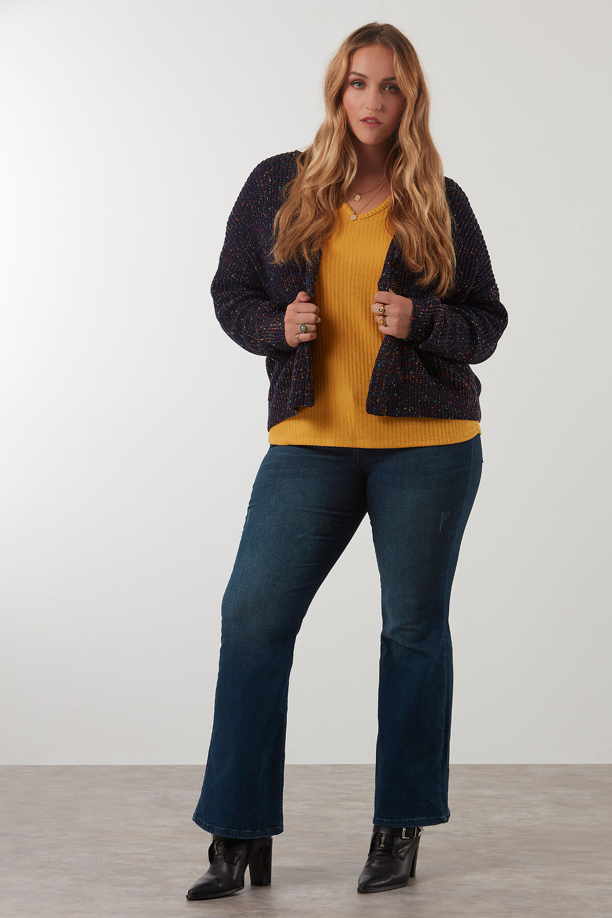 Jeans bootcut SHAPING image number 5