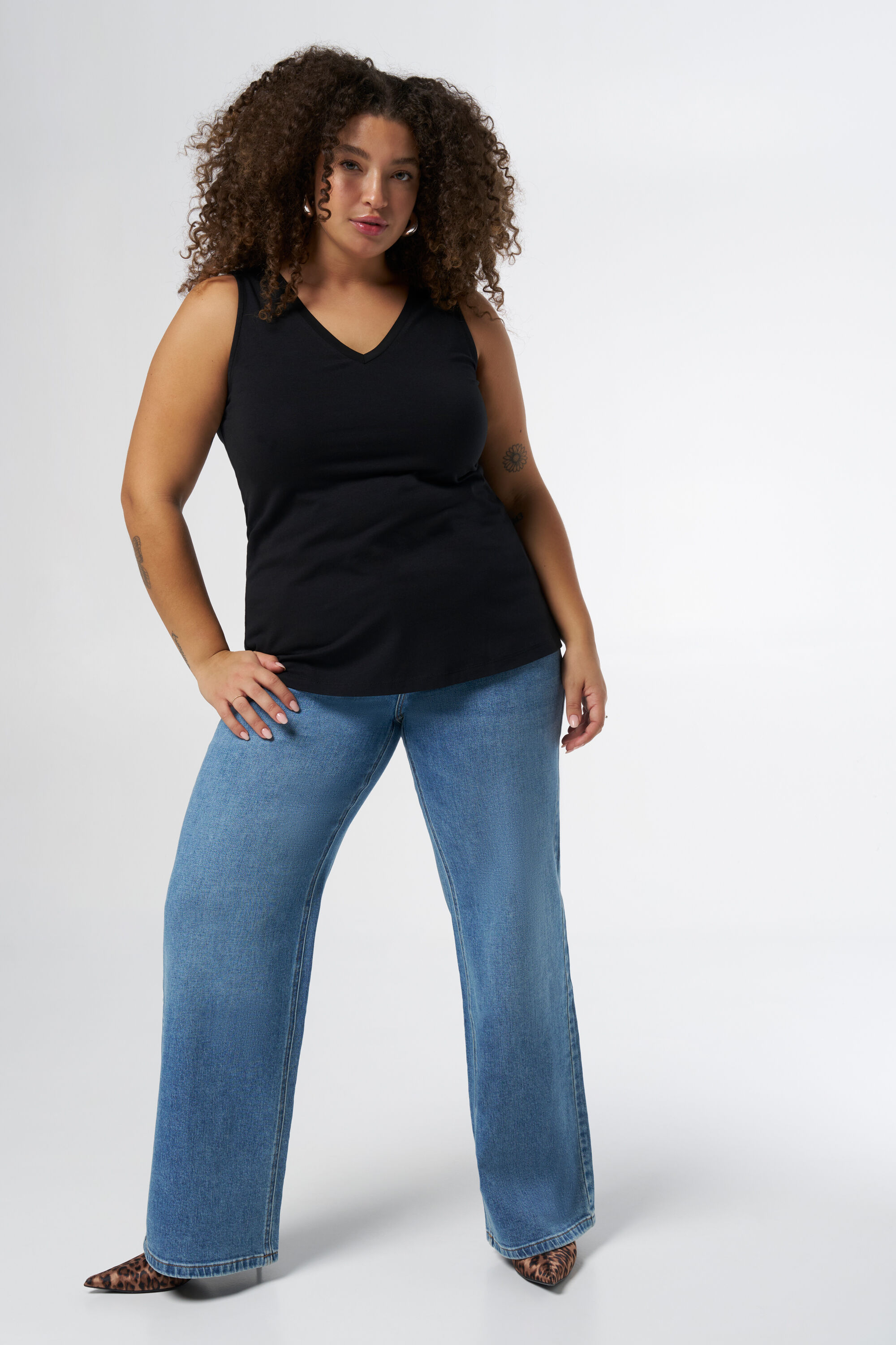 Haut avec col en V image number 5