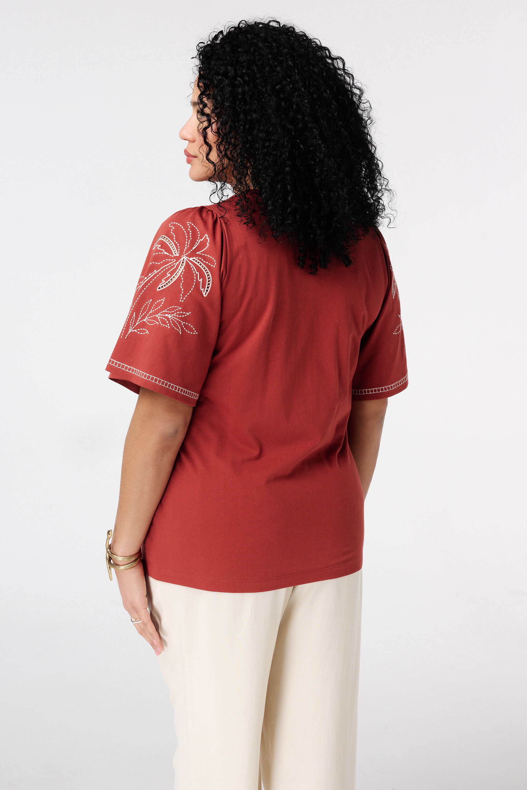 T-shirt avec broderie image number 3