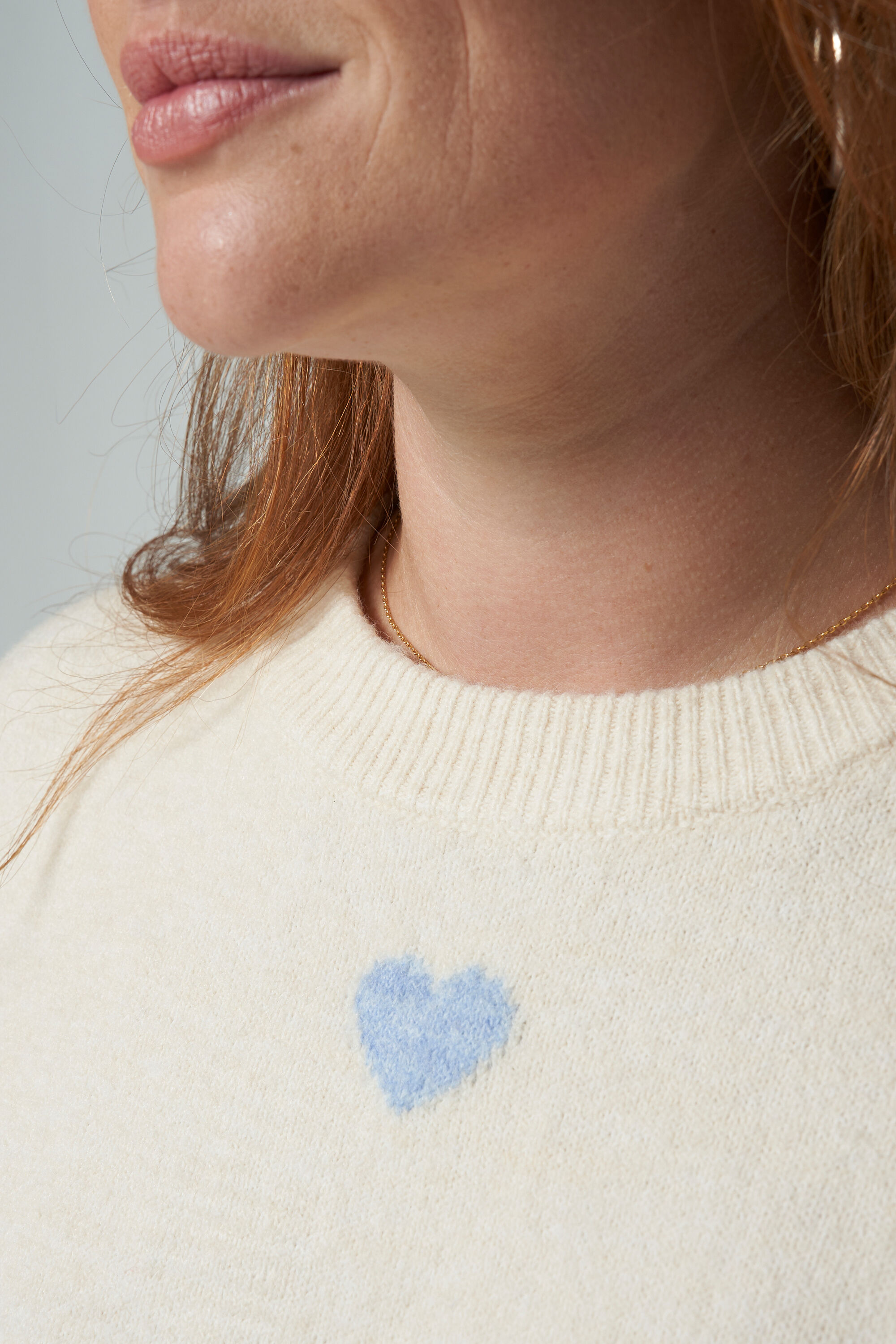 Pull avec motif en forme de c&oelig;ur image number 4