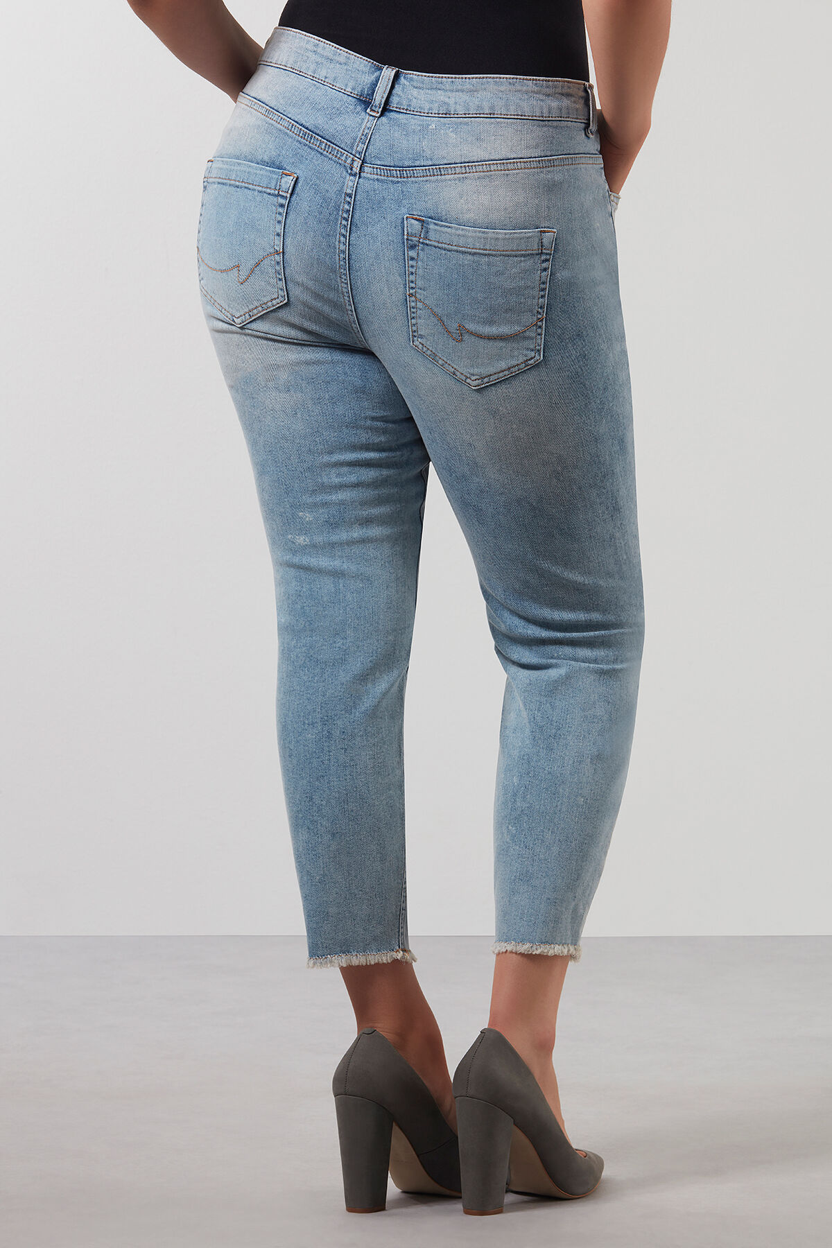 Jean jambes slim effiloch&eacute;es image number 3