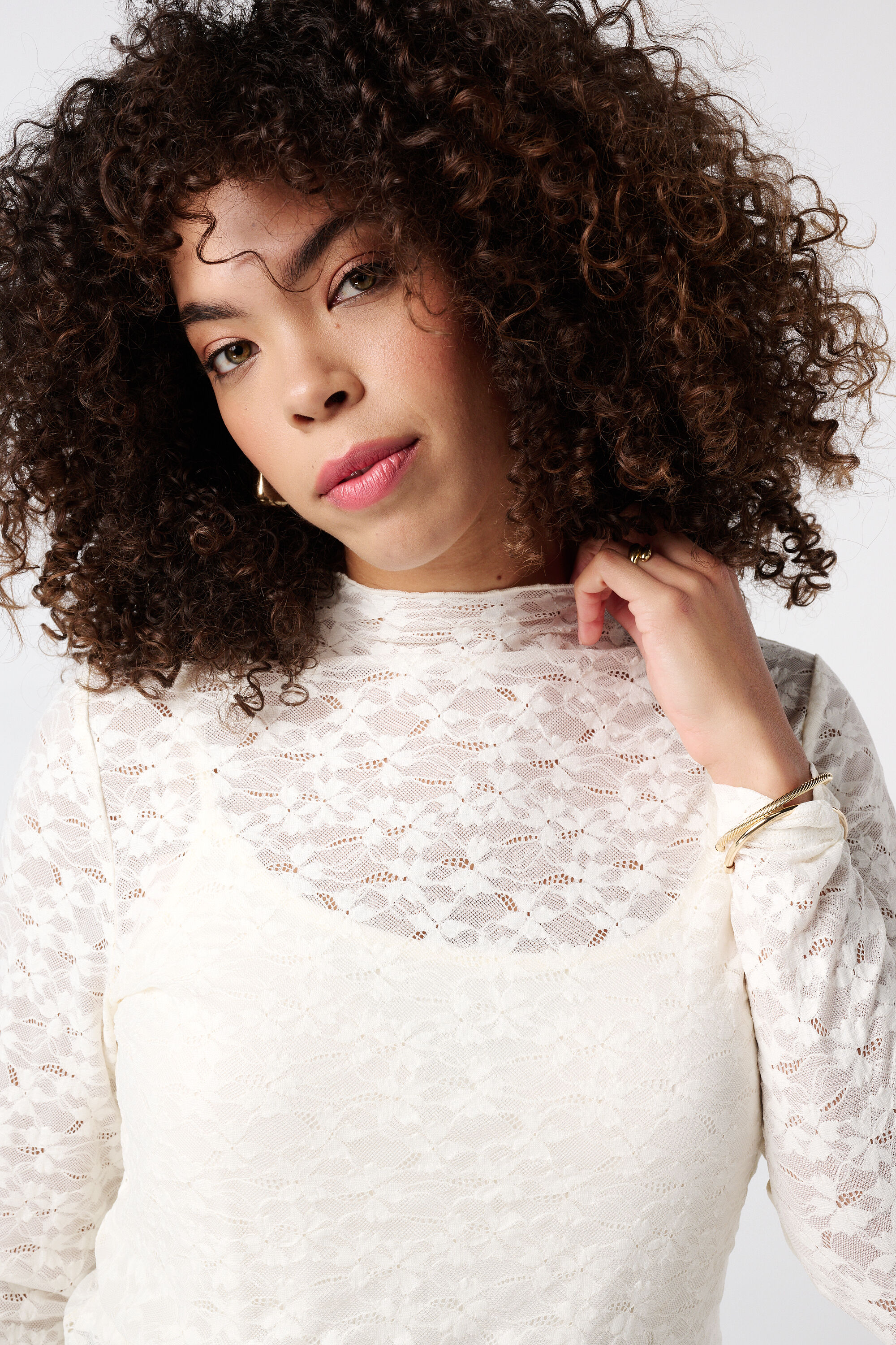 Haut en dentelle avec col ferm&eacute; image number 4