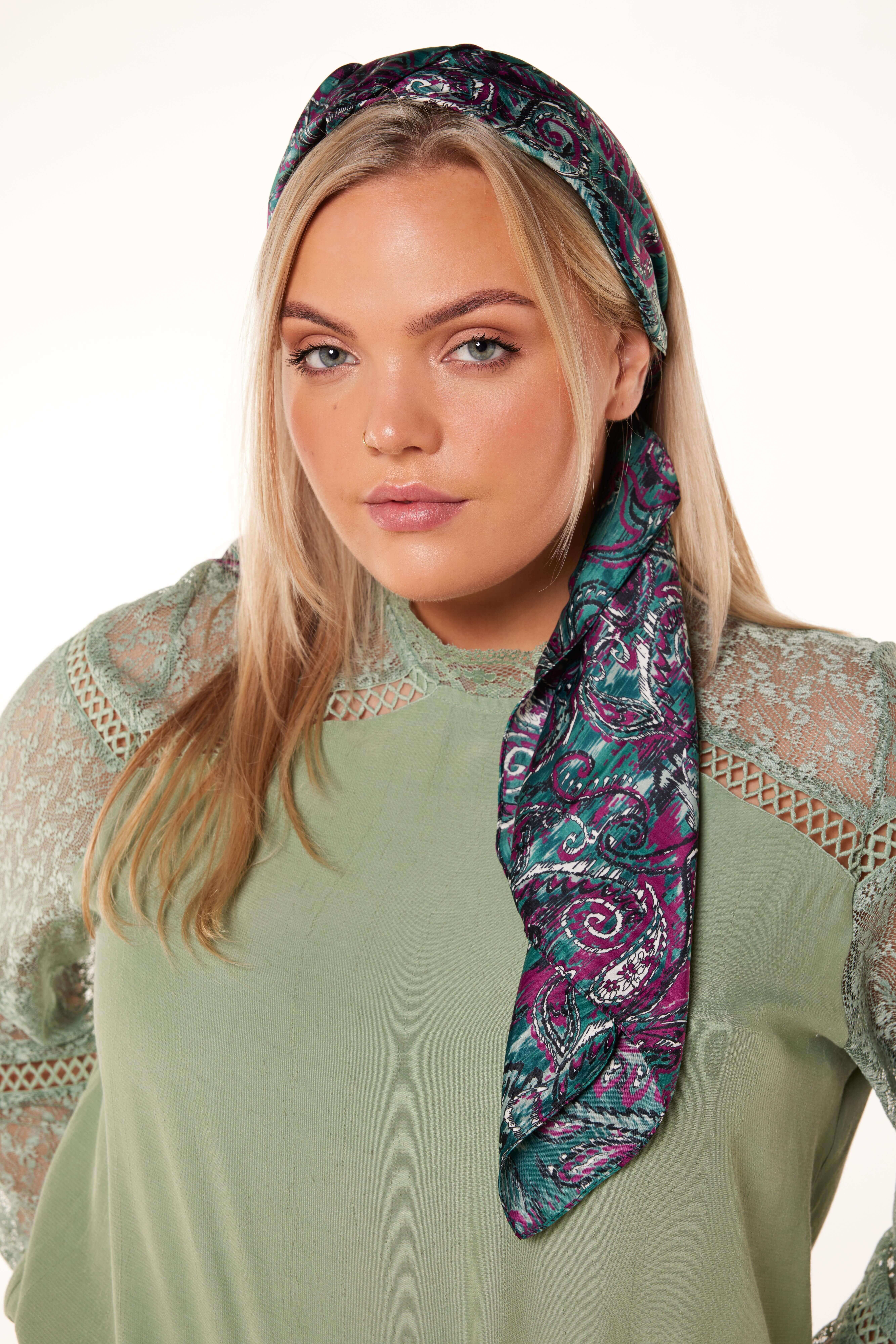 &Eacute;charpe en satin image number 1