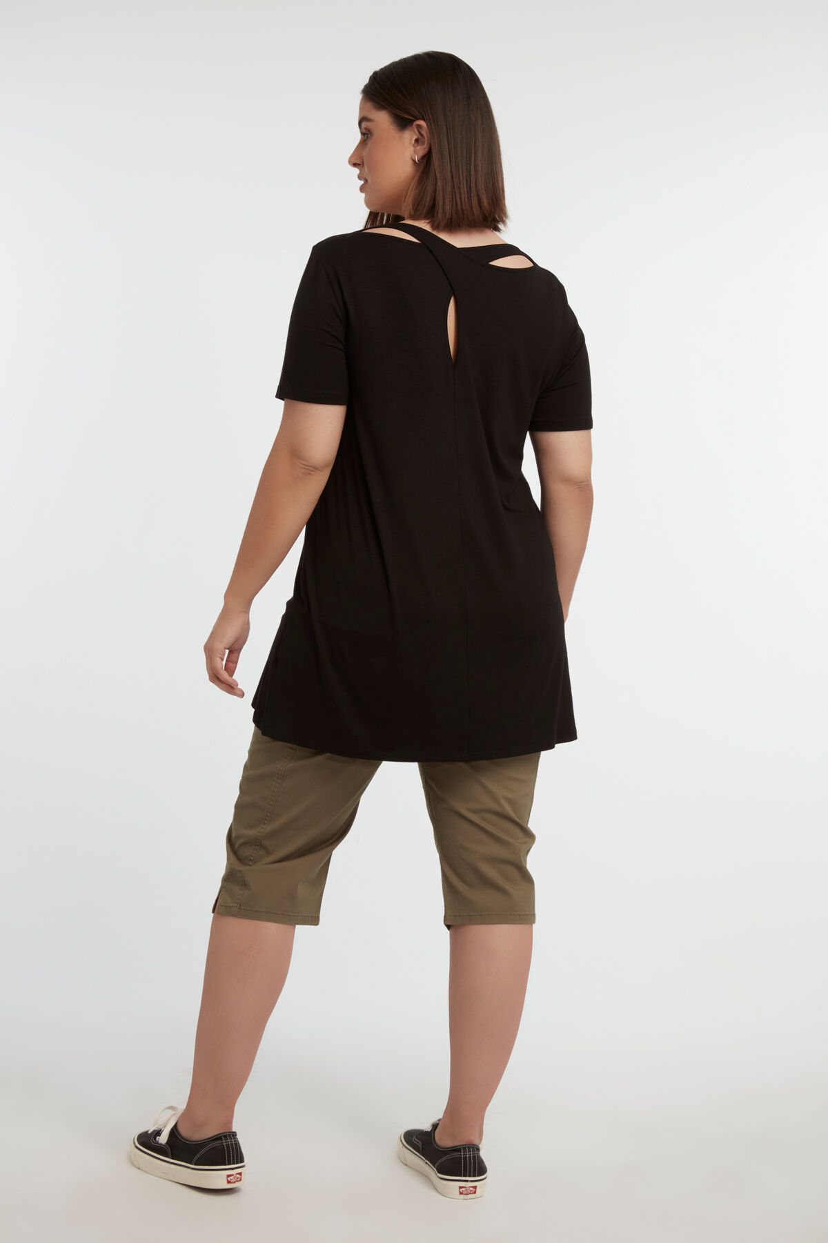 T-shirt long uni avec d&eacute;tails dans le dos  image number 4
