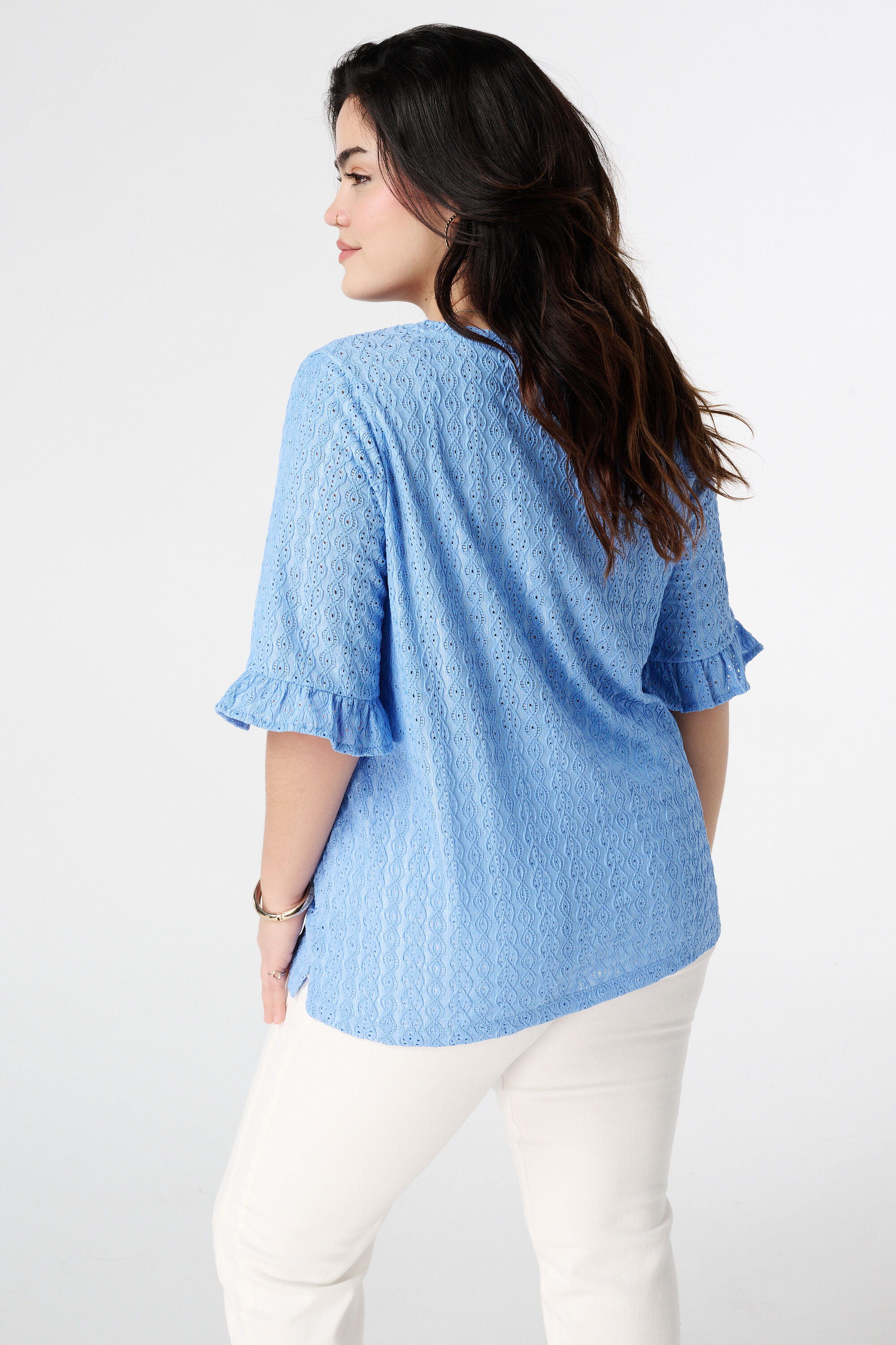 Haut brod&eacute; avec fermeture boutonn&eacute;e image number 3