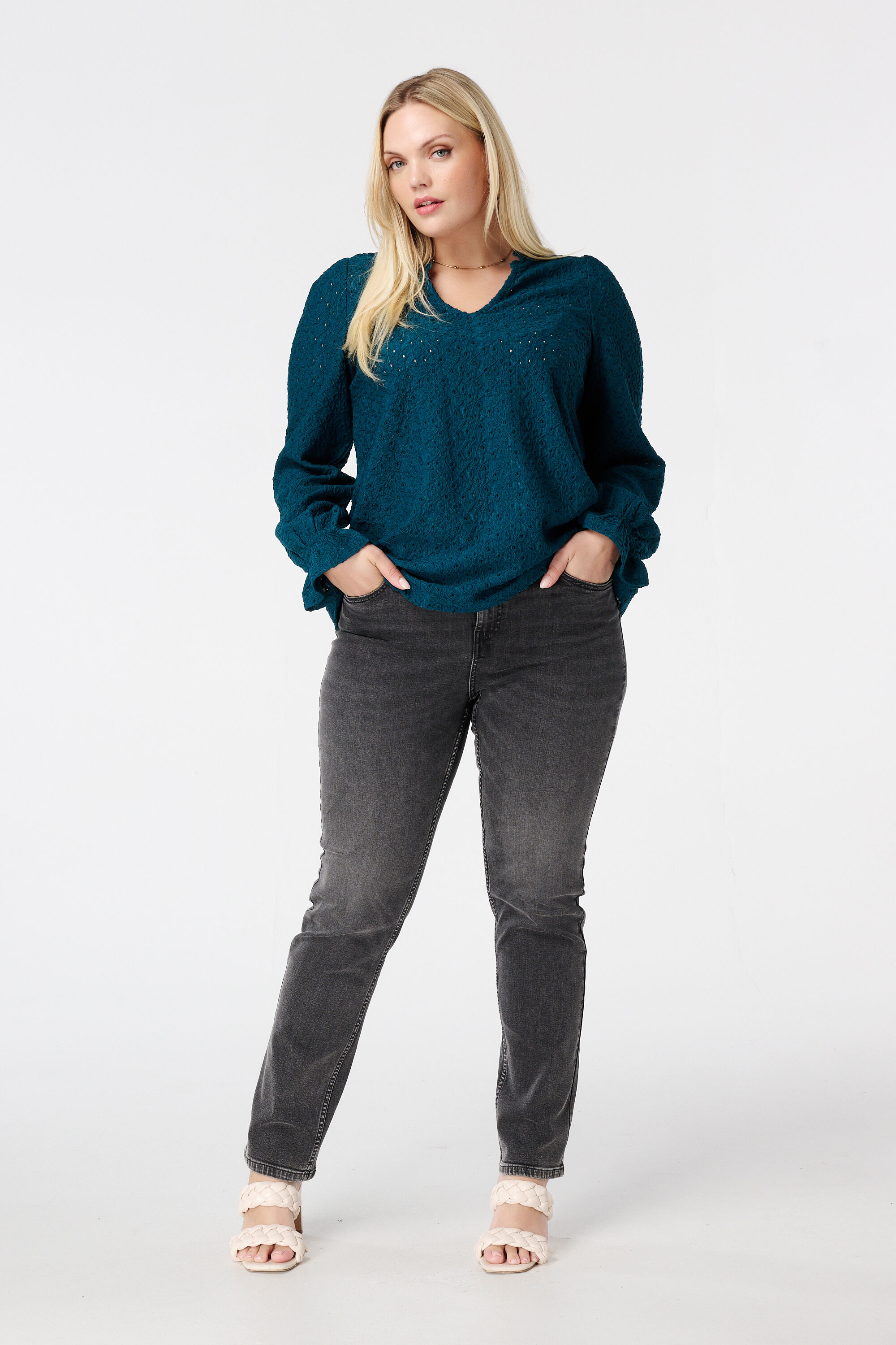 Haut avec broderie image number 5