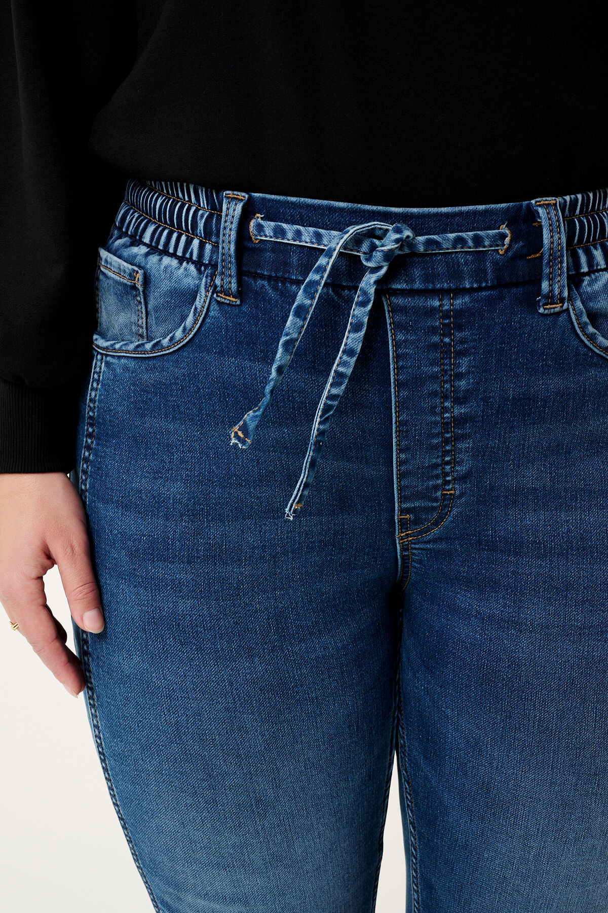 Pantalon de surv&ecirc;tement en denim image number 4