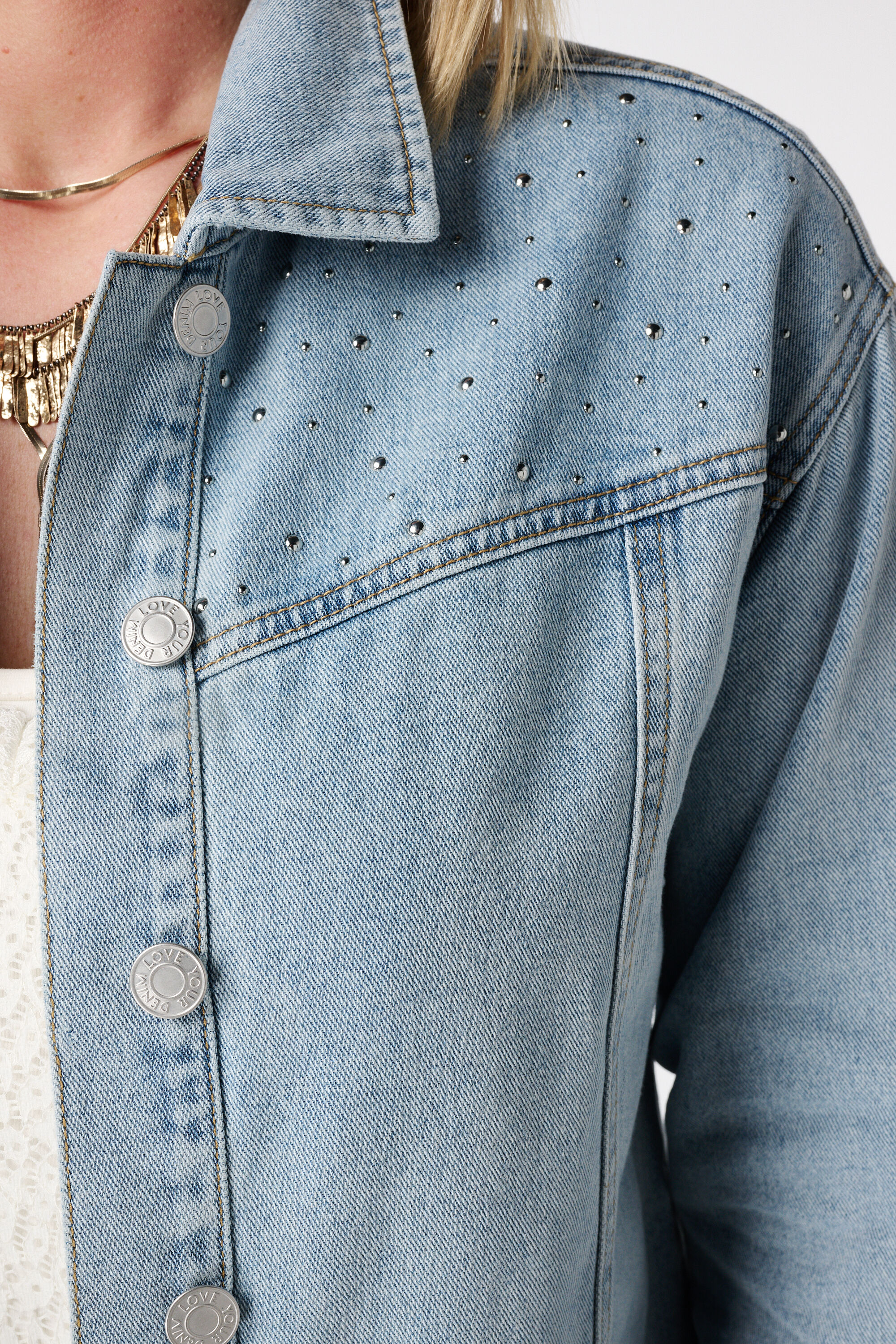 Veste en jean avec clous image number 6
