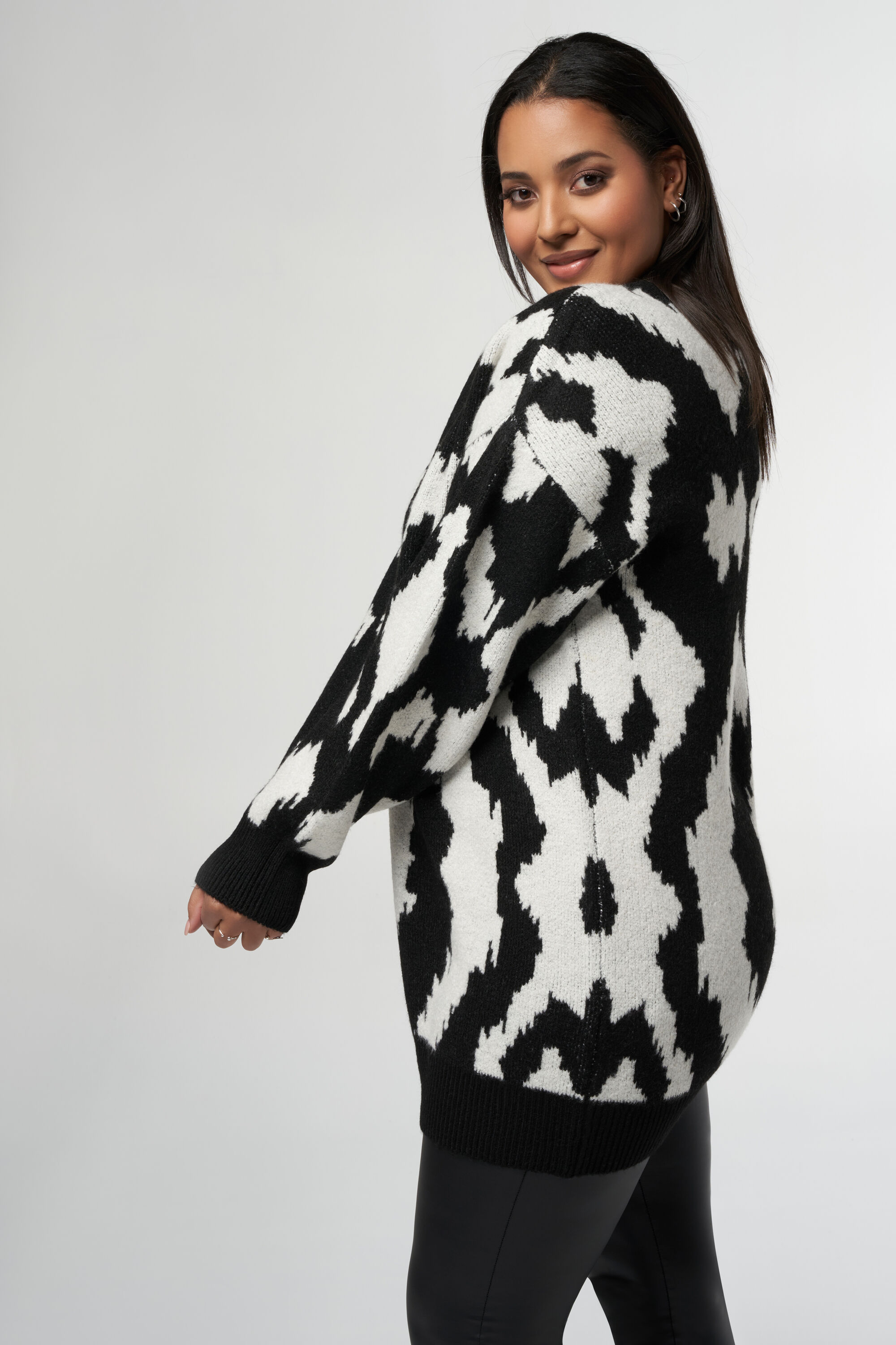 Pull en maille avec imprim&eacute; duo image number 6