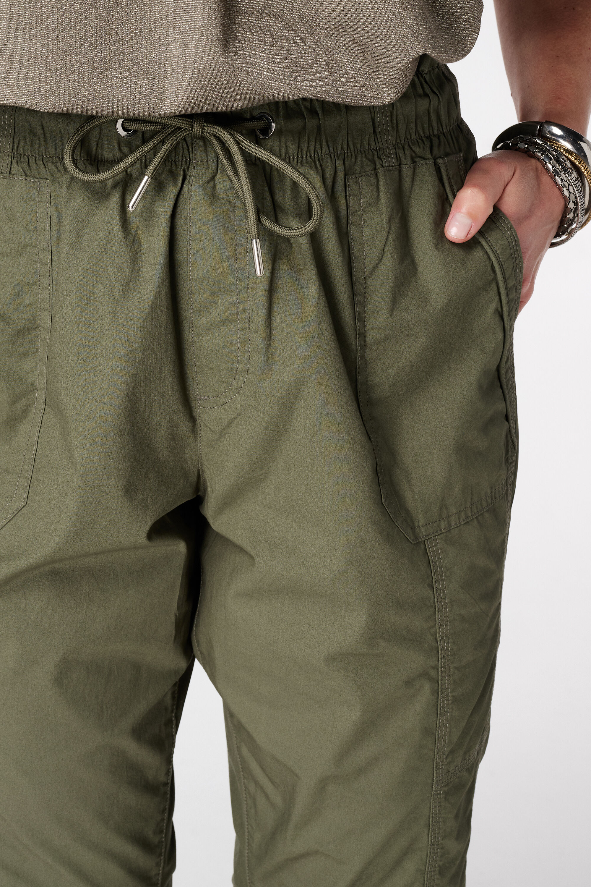 Pantalon capri avec taille &eacute;lastique image number 4