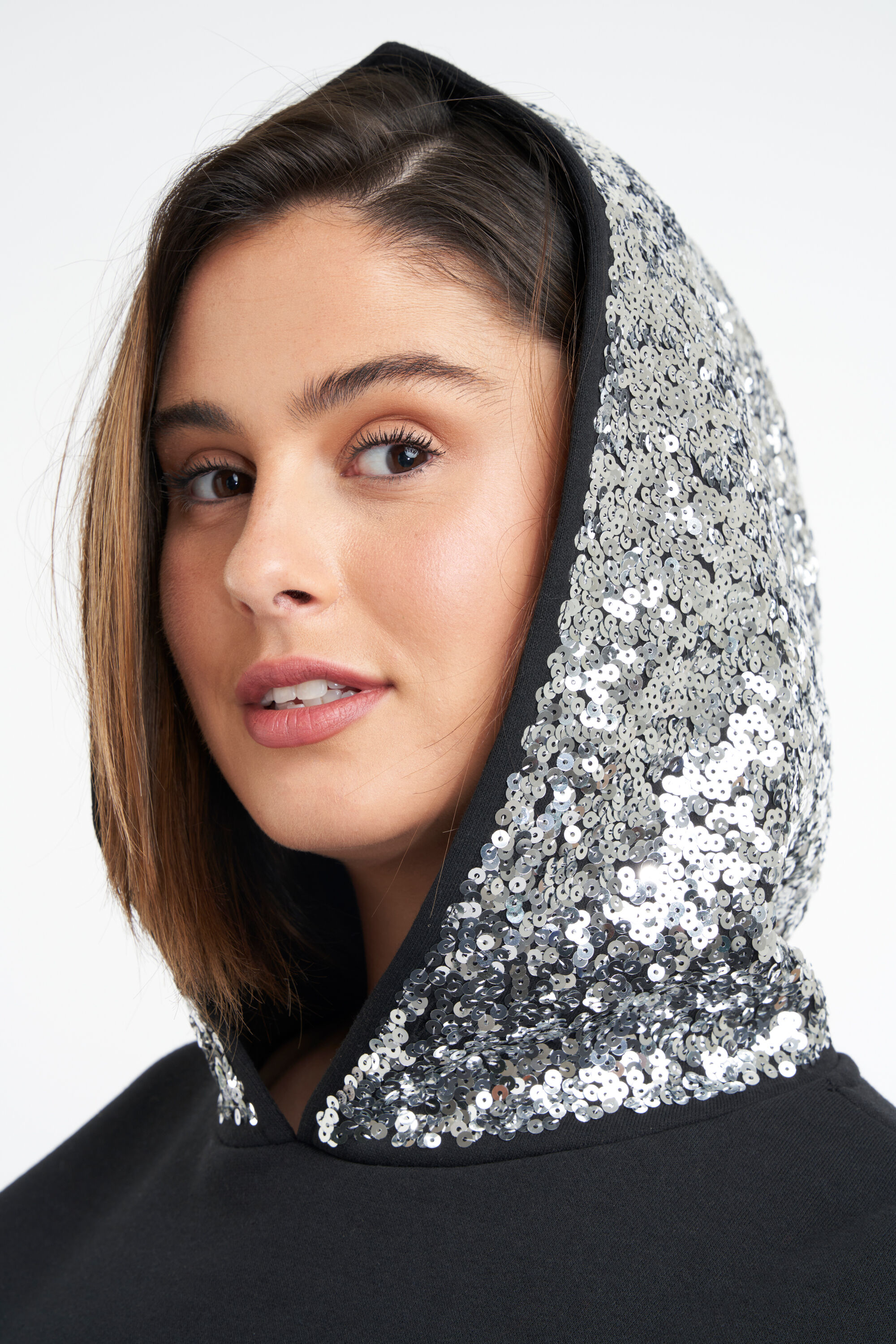 Pull avec des paillettes image number 4