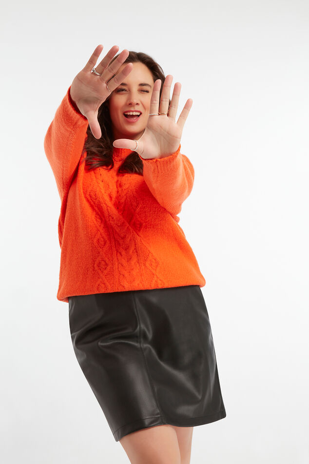 Pull en maille torsadée image number 5