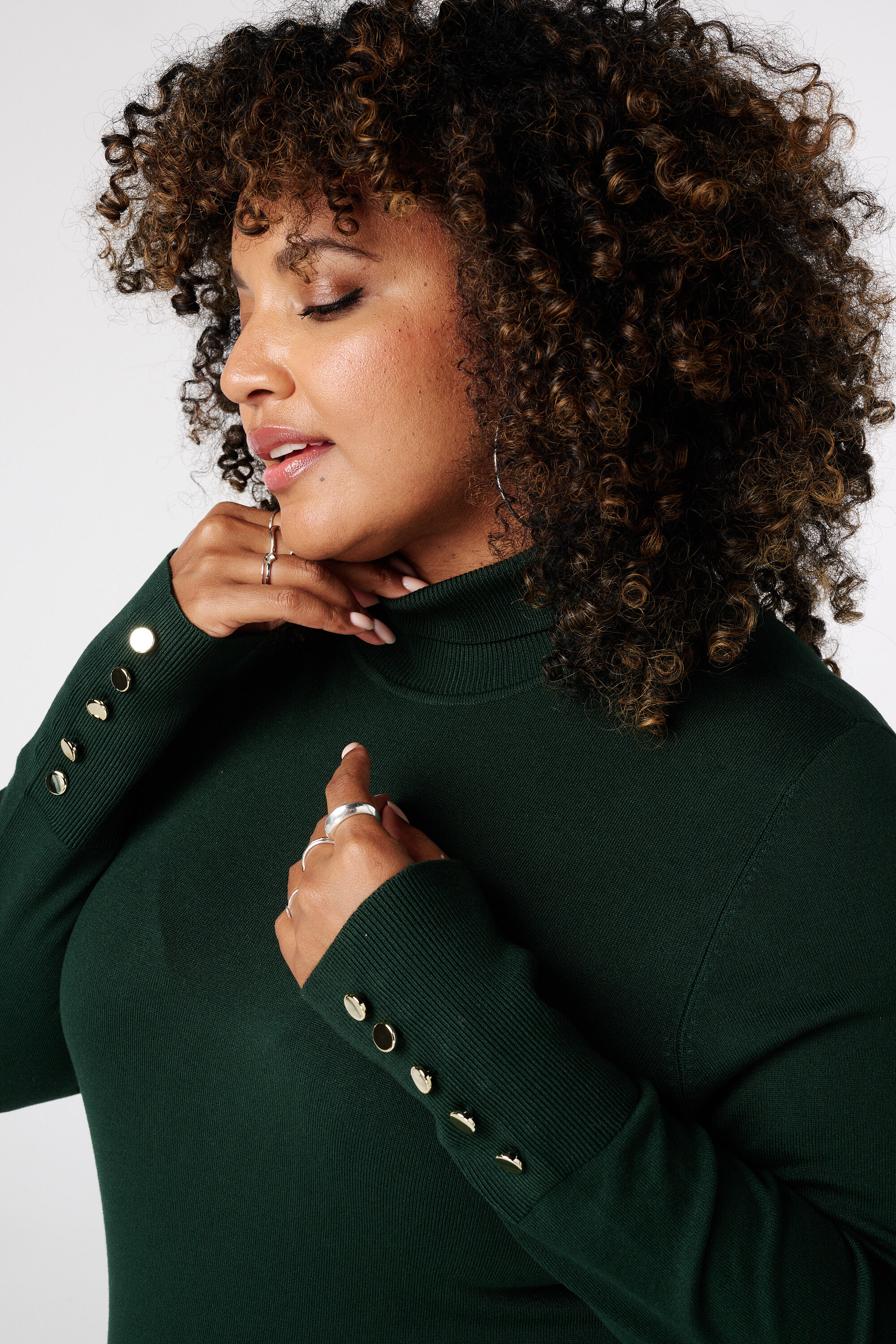 Pull &agrave; col roul&eacute; et boutons d&eacute;coratifs image number 4