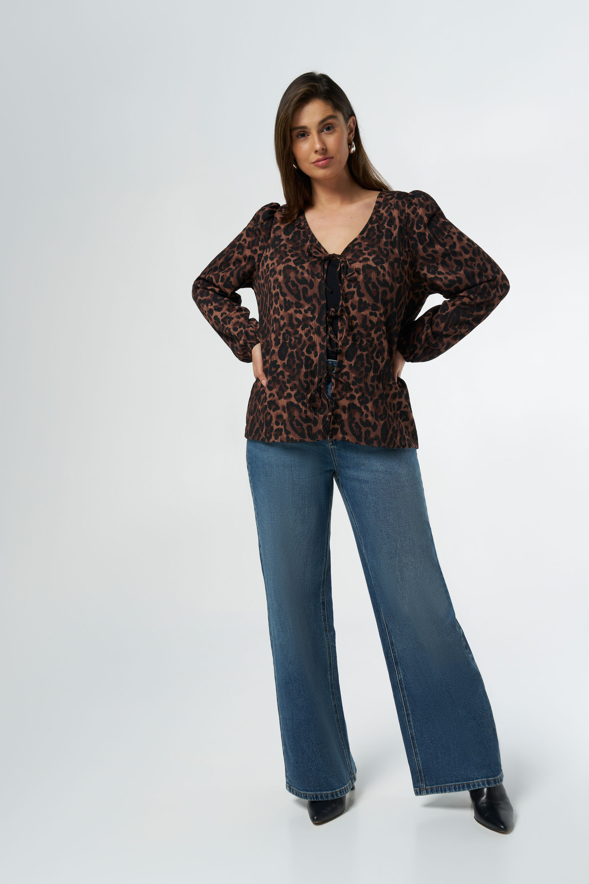 Haut avec n&oelig;uds fantaisie image number 5