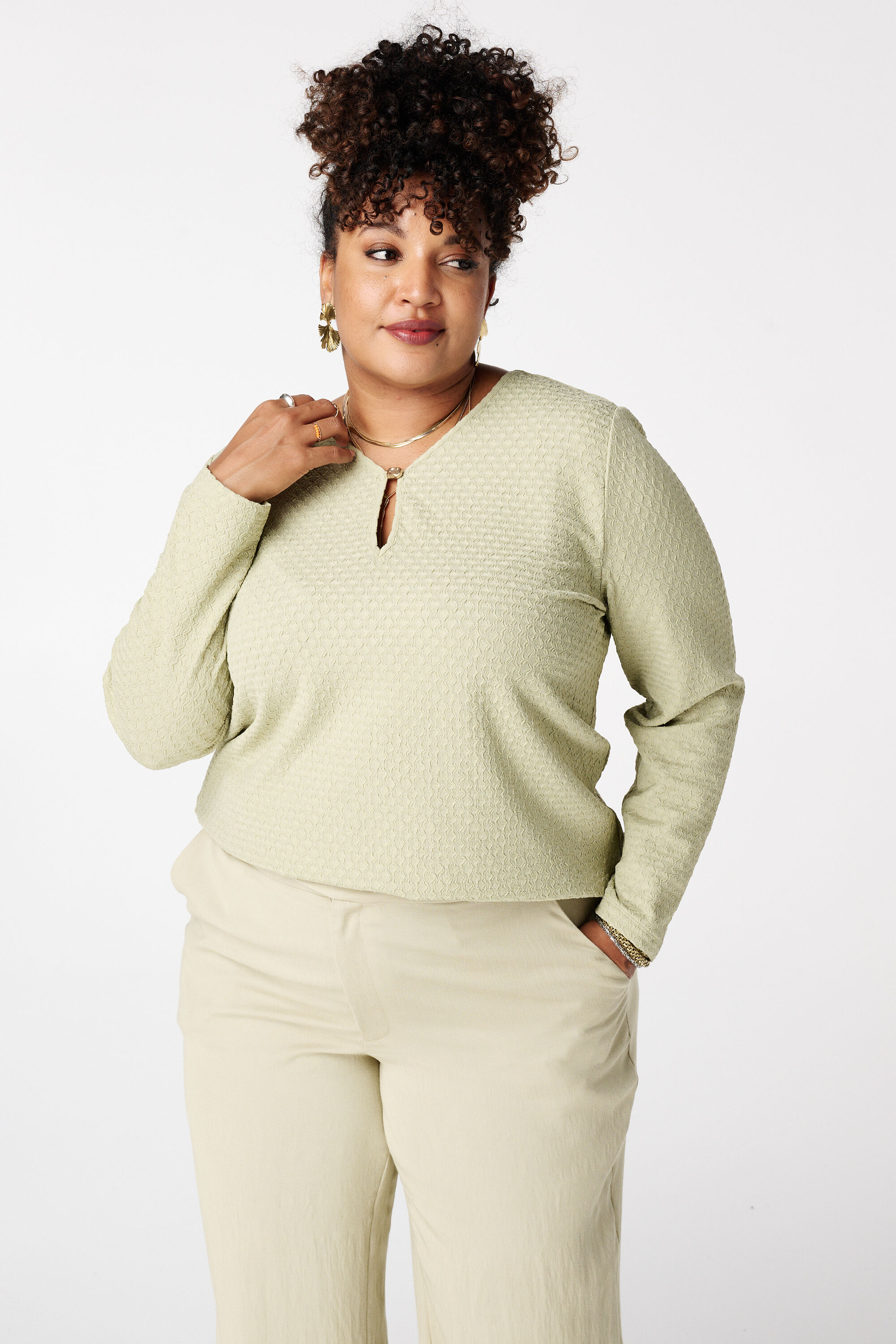 Top avec d&eacute;tail ajour&eacute;