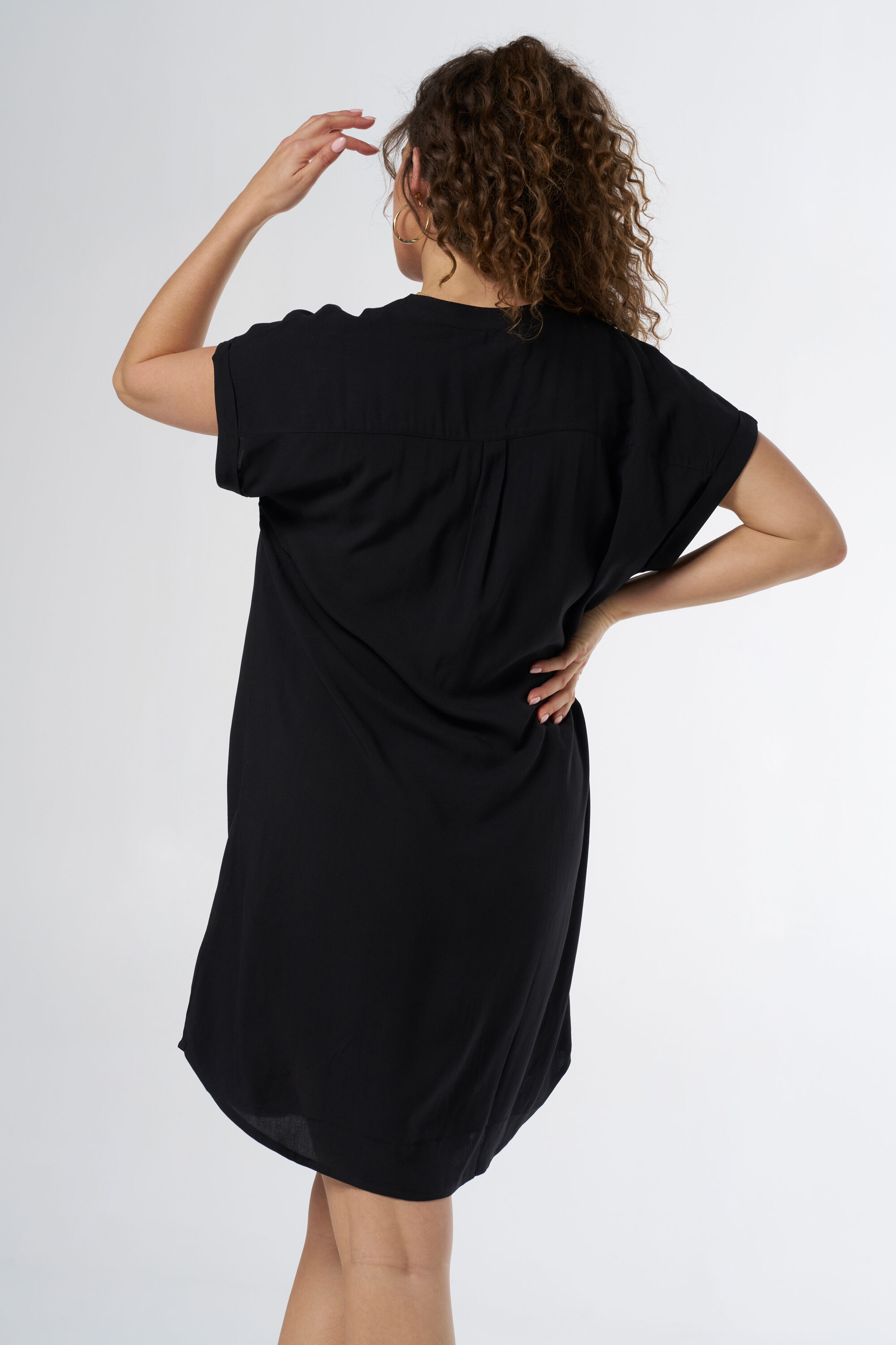 Robe ample avec col en V  image number 3