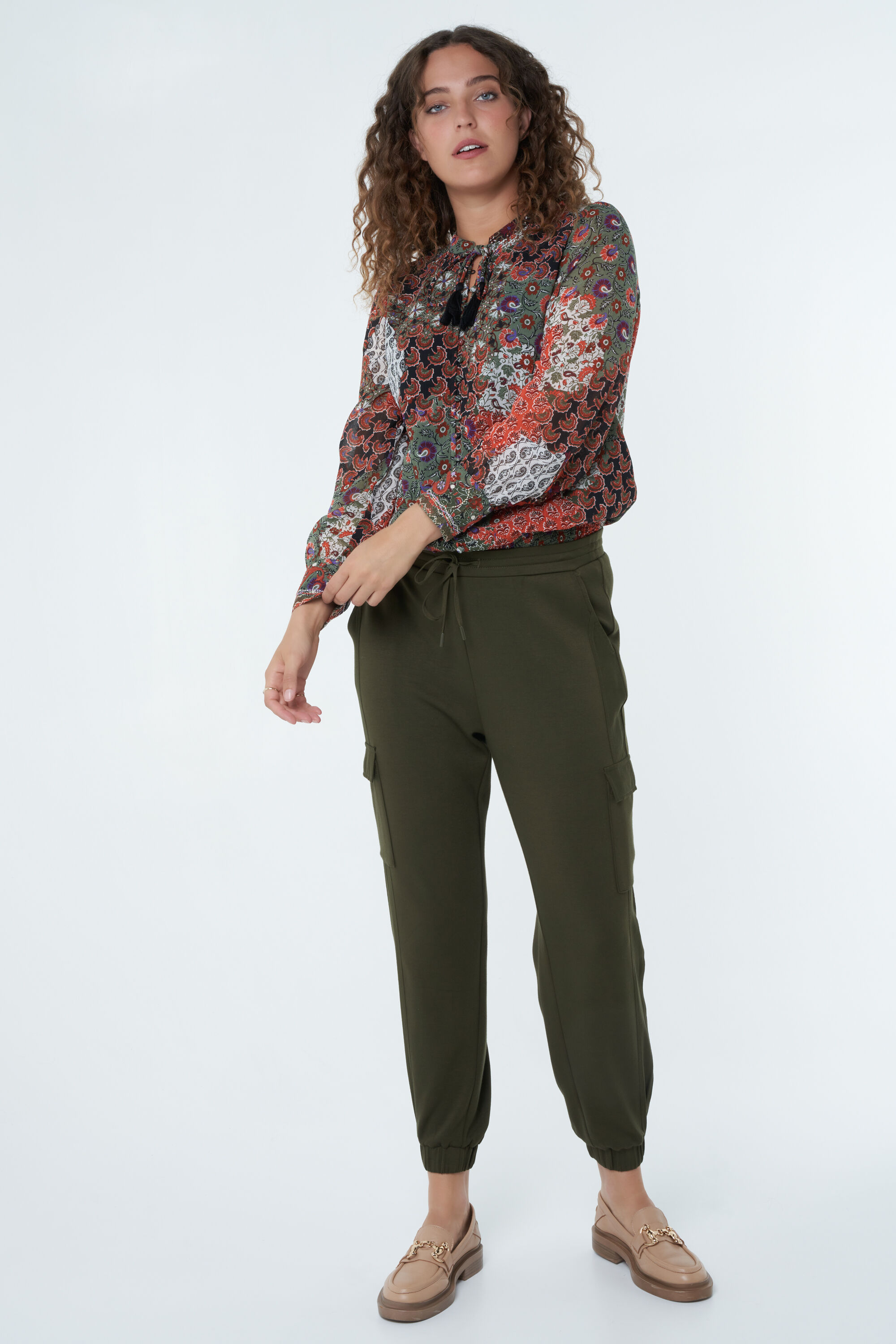Pantalon cargo avec satin image number 7