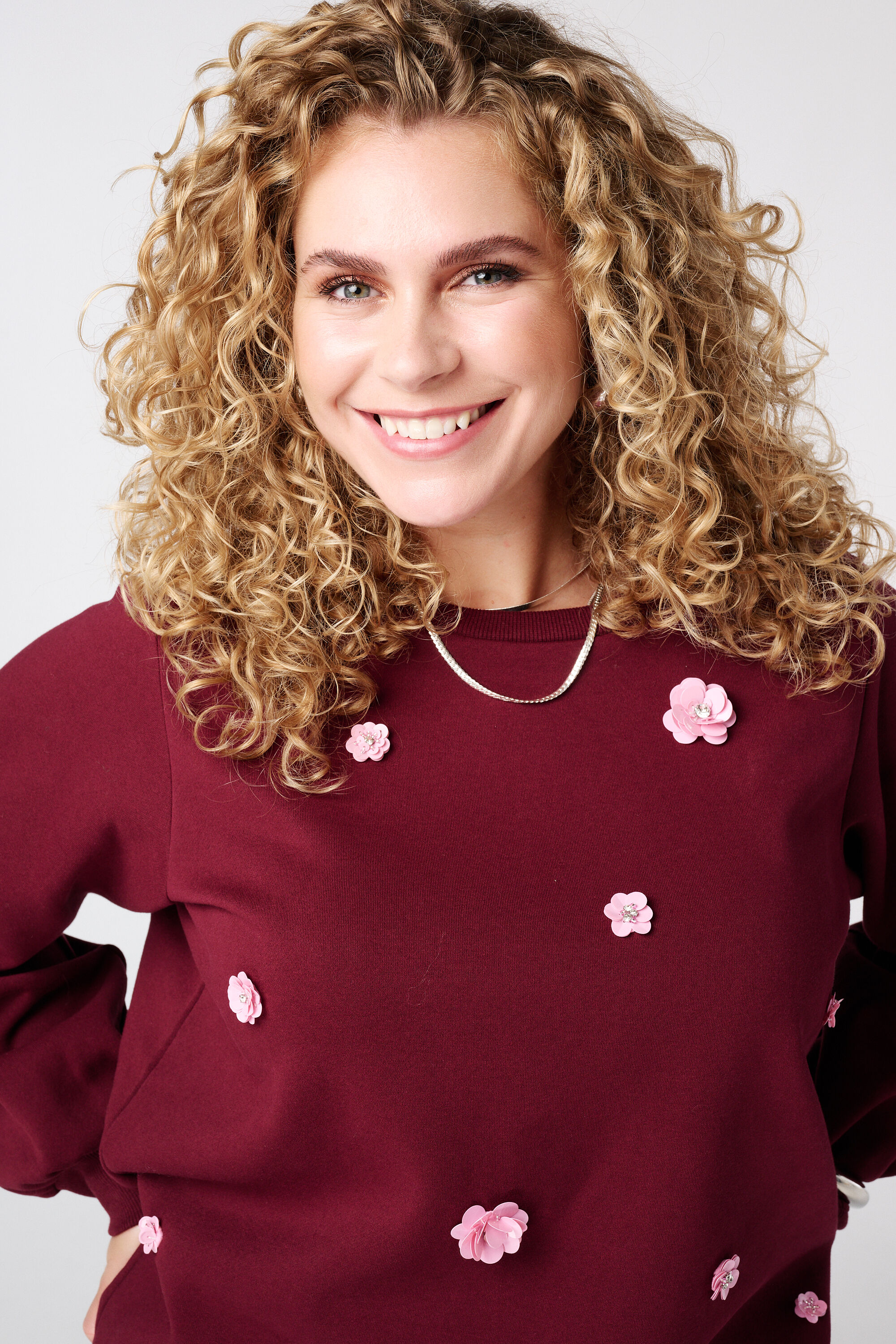 Pull avec fleurs en 3D image number 4