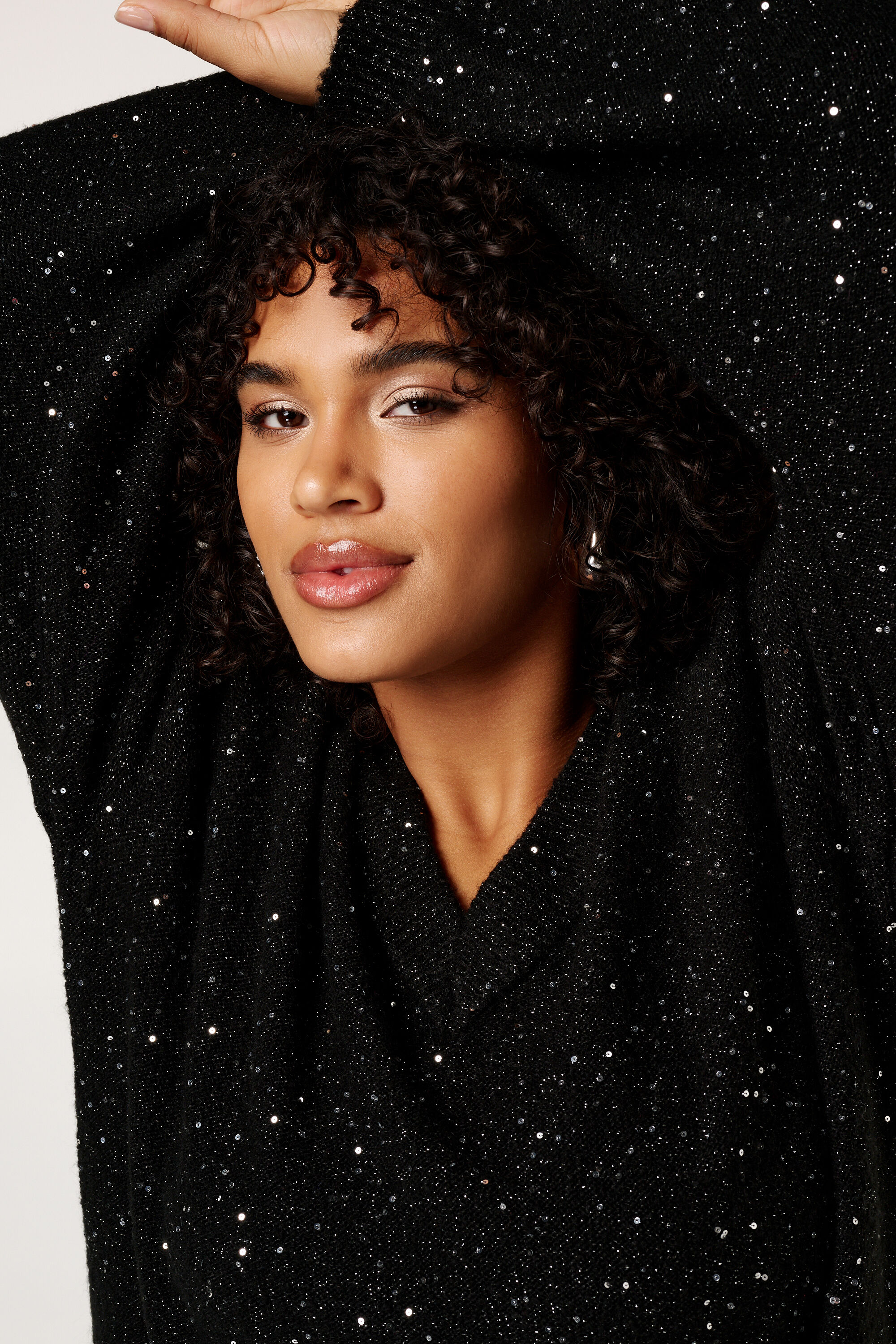 Robe en maille avec paillettes  image number 4