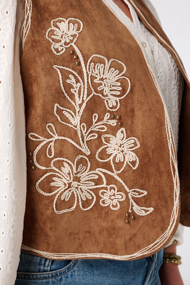 Gilet en suède avec broderies image number 6