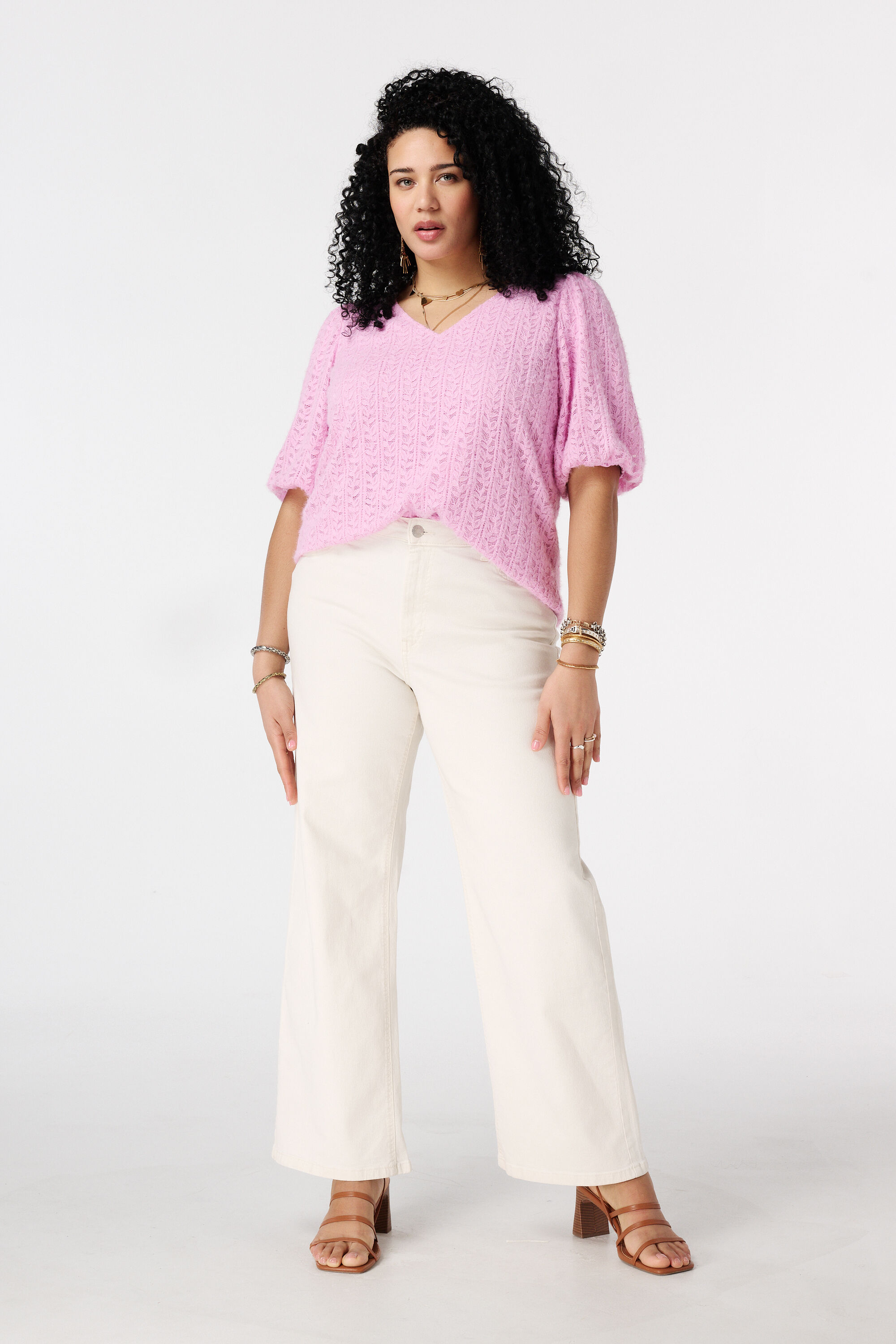 Top en dentelle avec manches bouffantes image number 5