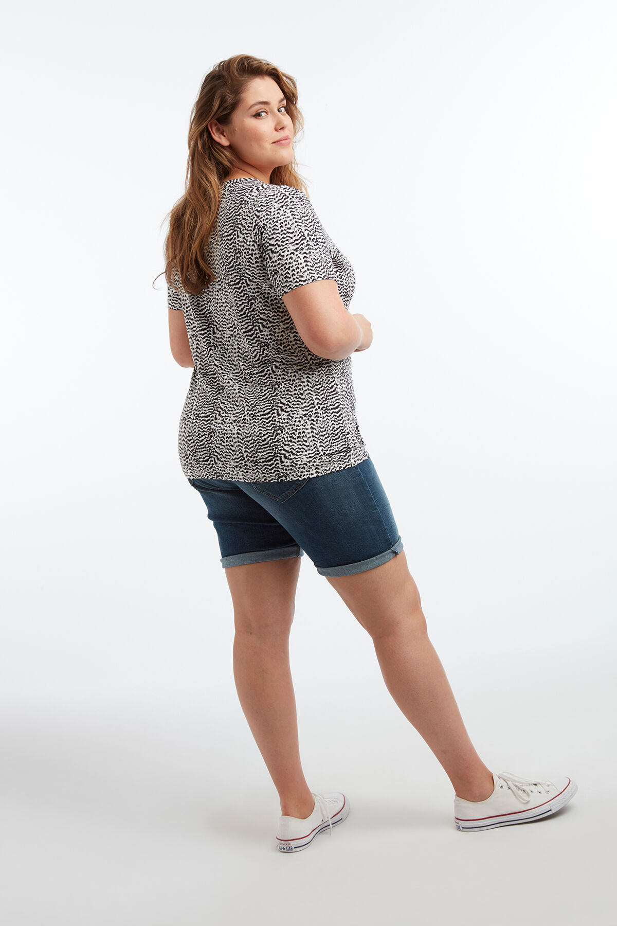 T-shirt col en V avec imprim&eacute; image number 5