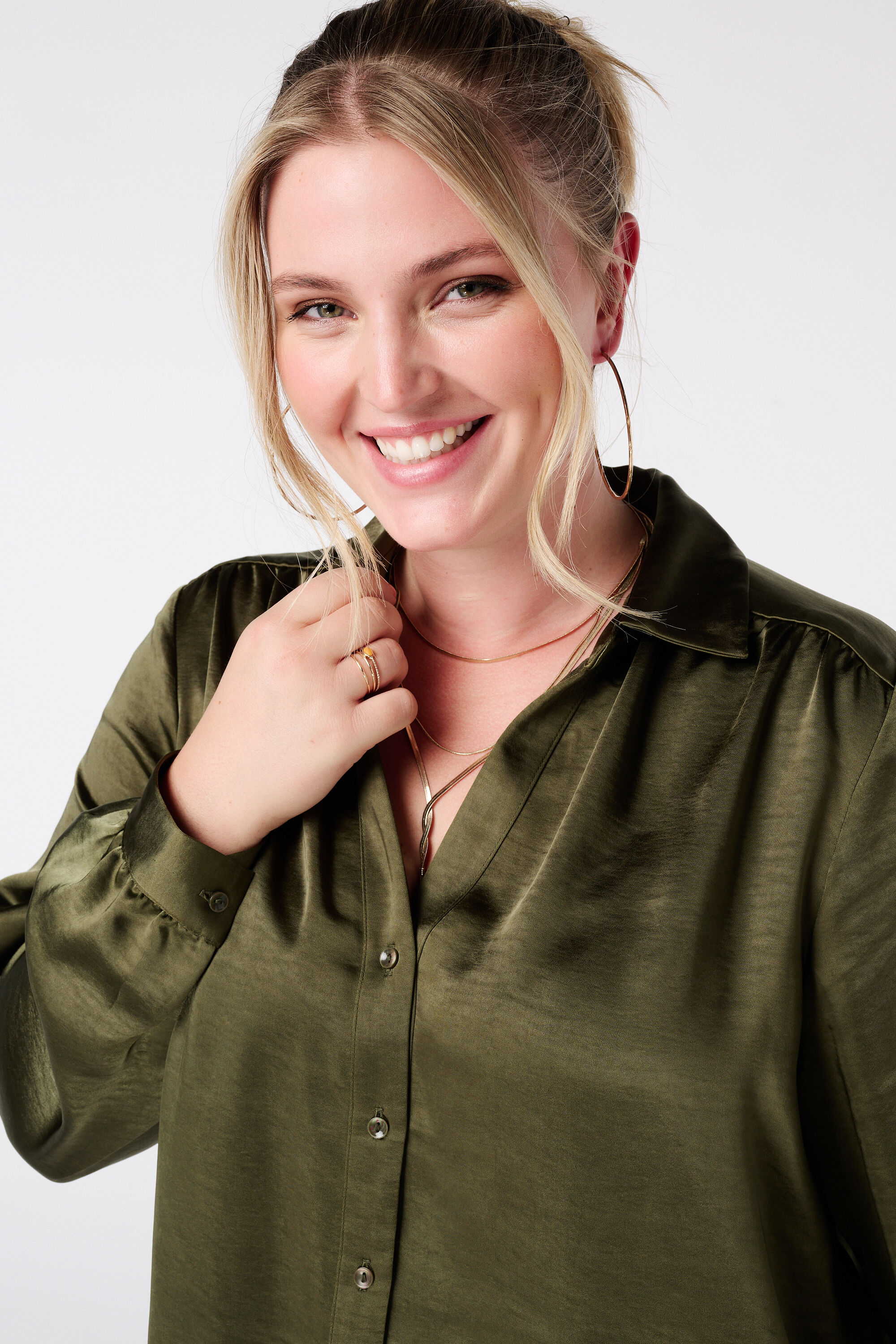 Blouse aspect satin&eacute; image number 4