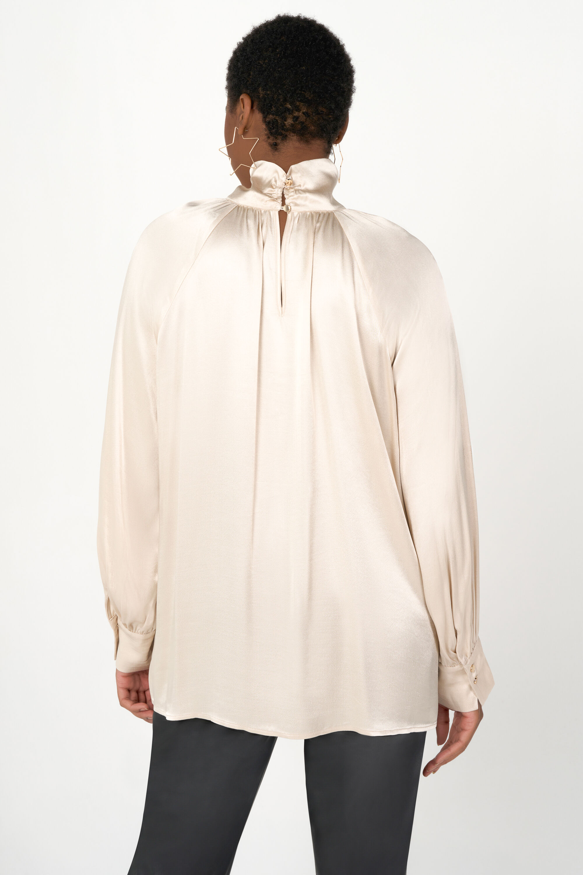 Chemisier en satin avec d&eacute;tails image number 3