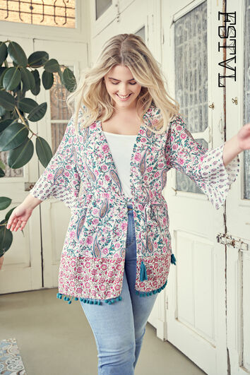 Kimono &agrave; imprim&eacute; color&eacute;