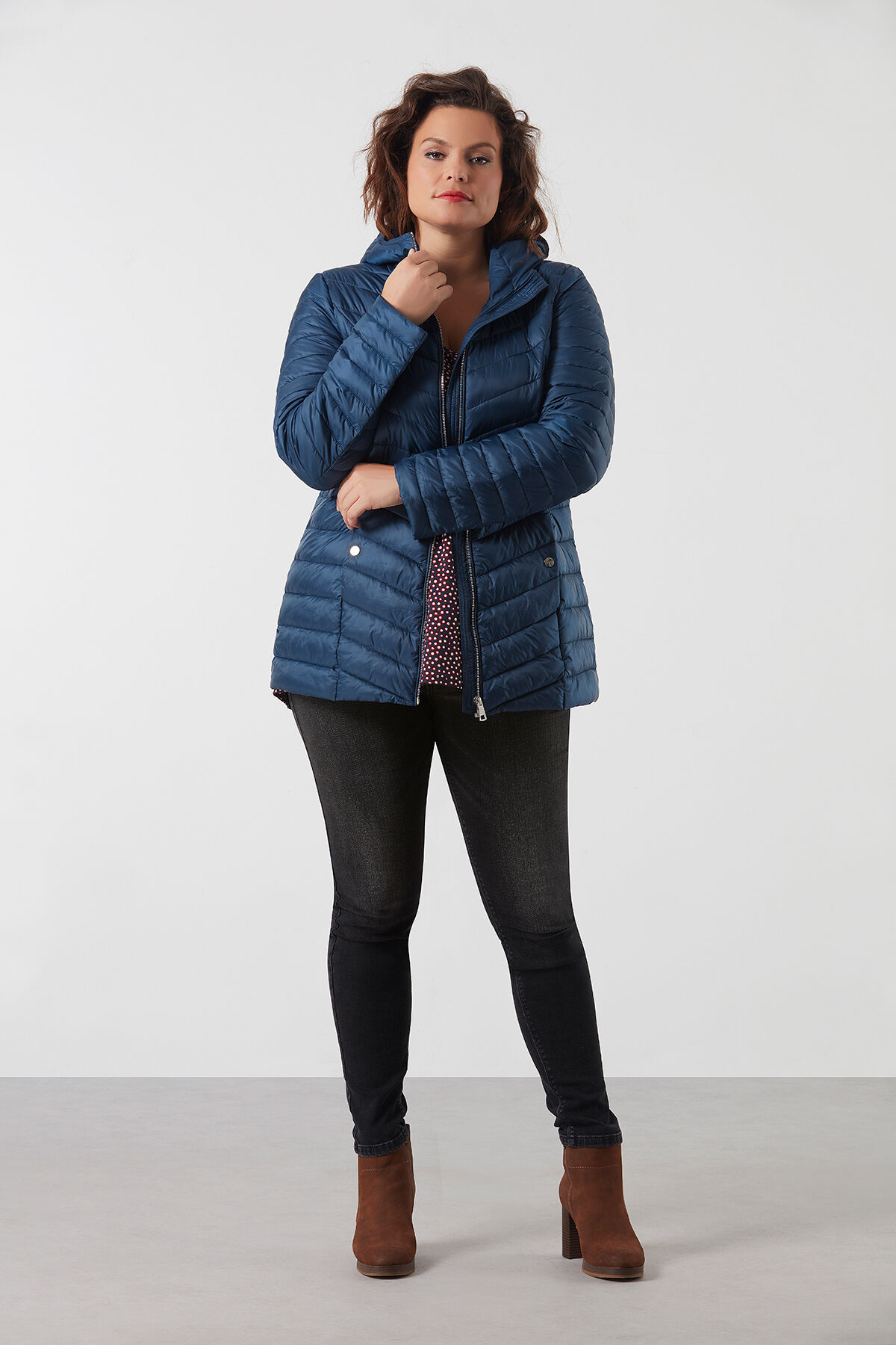 Doudoune l&eacute;g&egrave;rement matelass&eacute;e image number 5